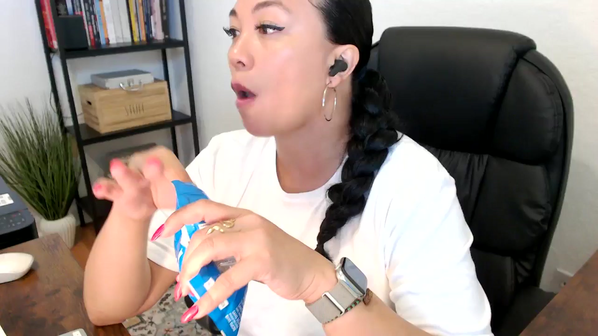 Gallery image thumbnail from MickaylaMoon's myfreecams stream on, 07/18/2024, 15:21 image 16 of 20