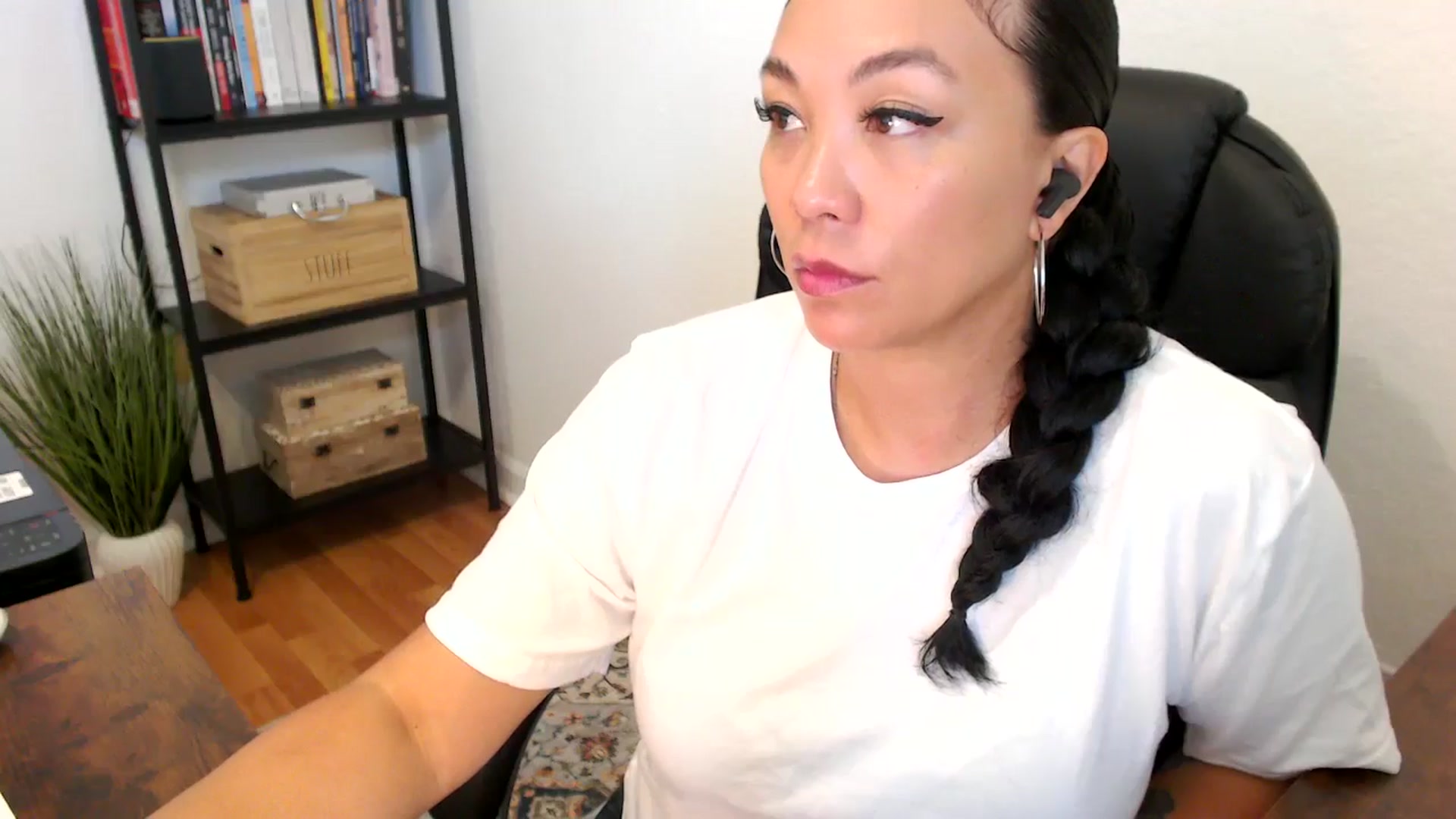 Gallery image thumbnail from MickaylaMoon's myfreecams stream on, 07/18/2024, 15:21 image 7 of 20