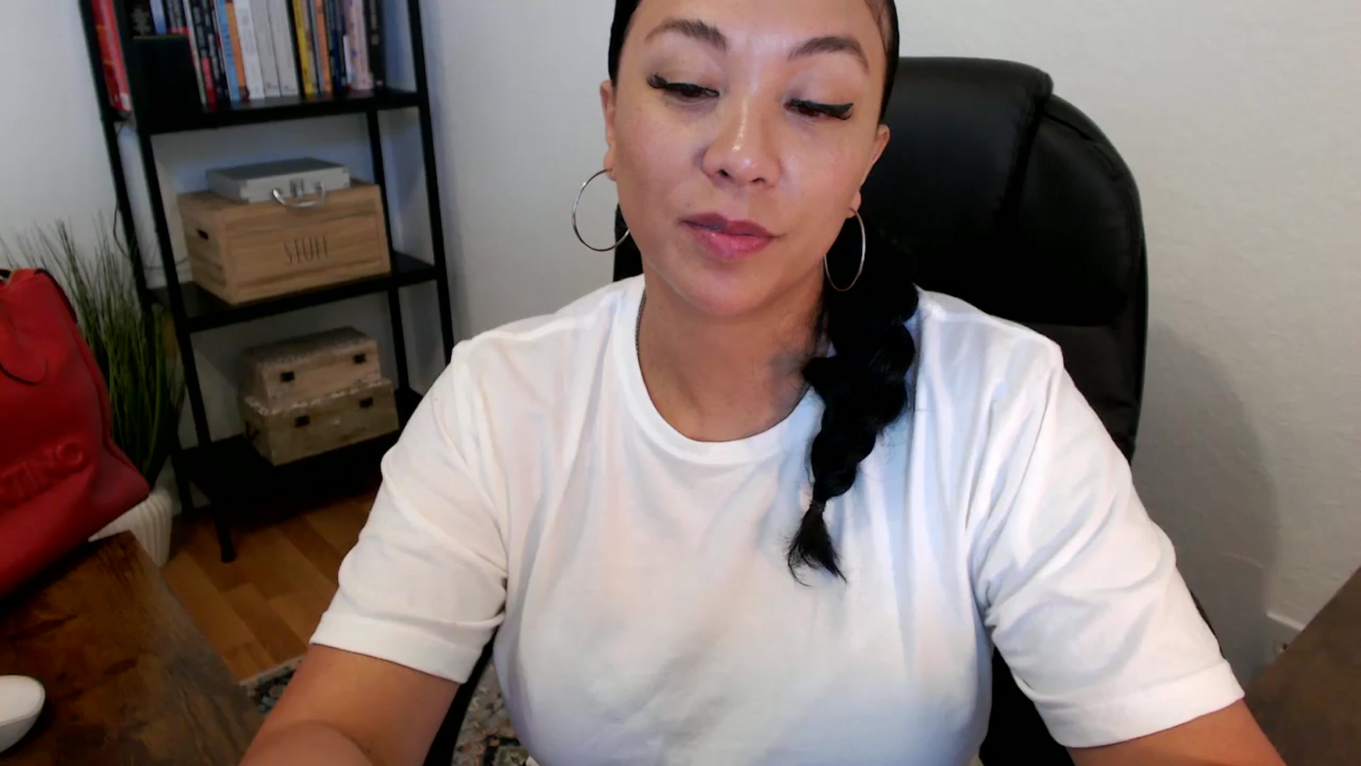 Gallery image thumbnail from MickaylaMoon's myfreecams stream on, 07/18/2024, 17:43 image 7 of 20