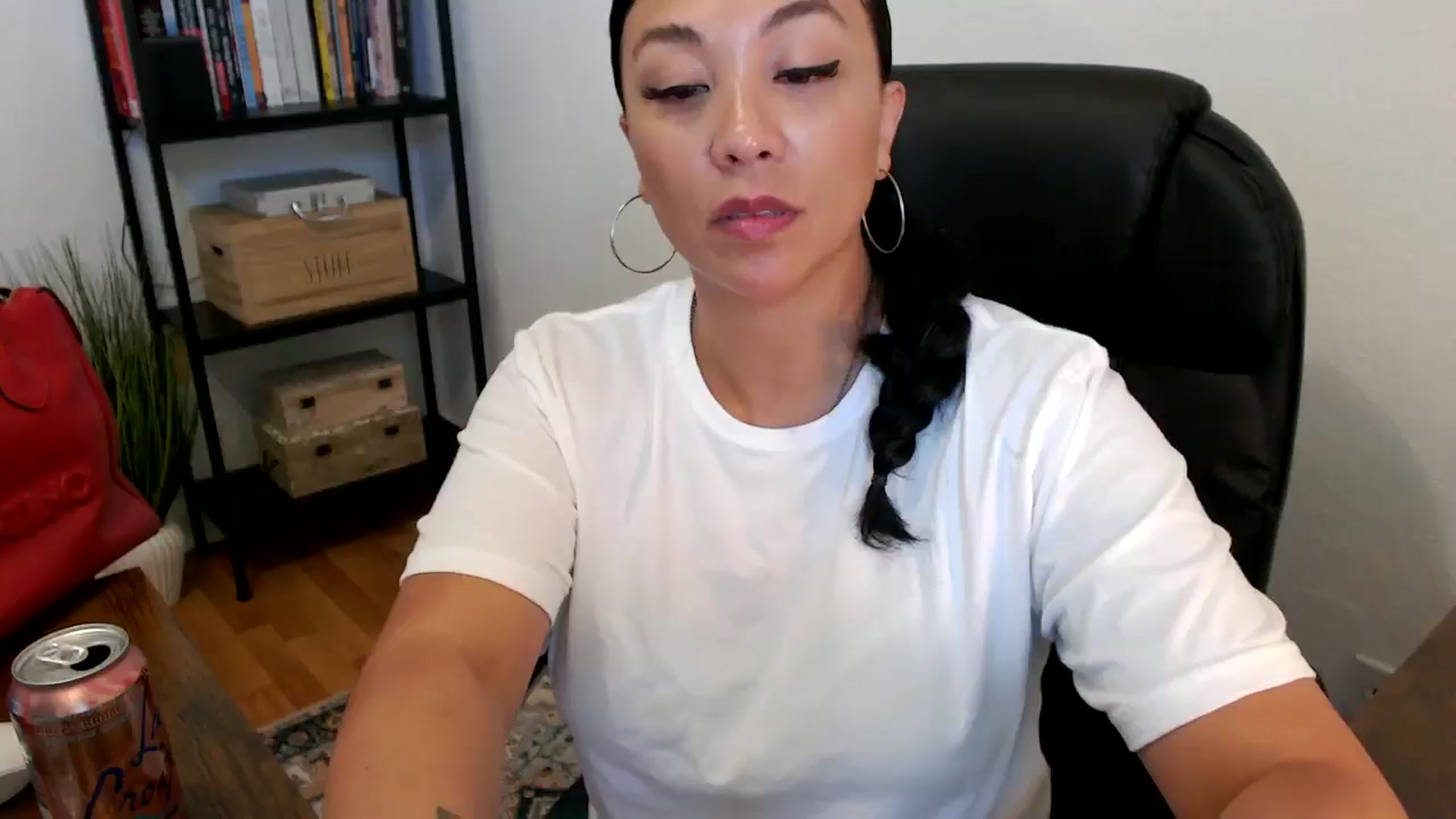 Gallery image thumbnail from MickaylaMoon's myfreecams stream on, 07/18/2024, 17:43 image 4 of 20