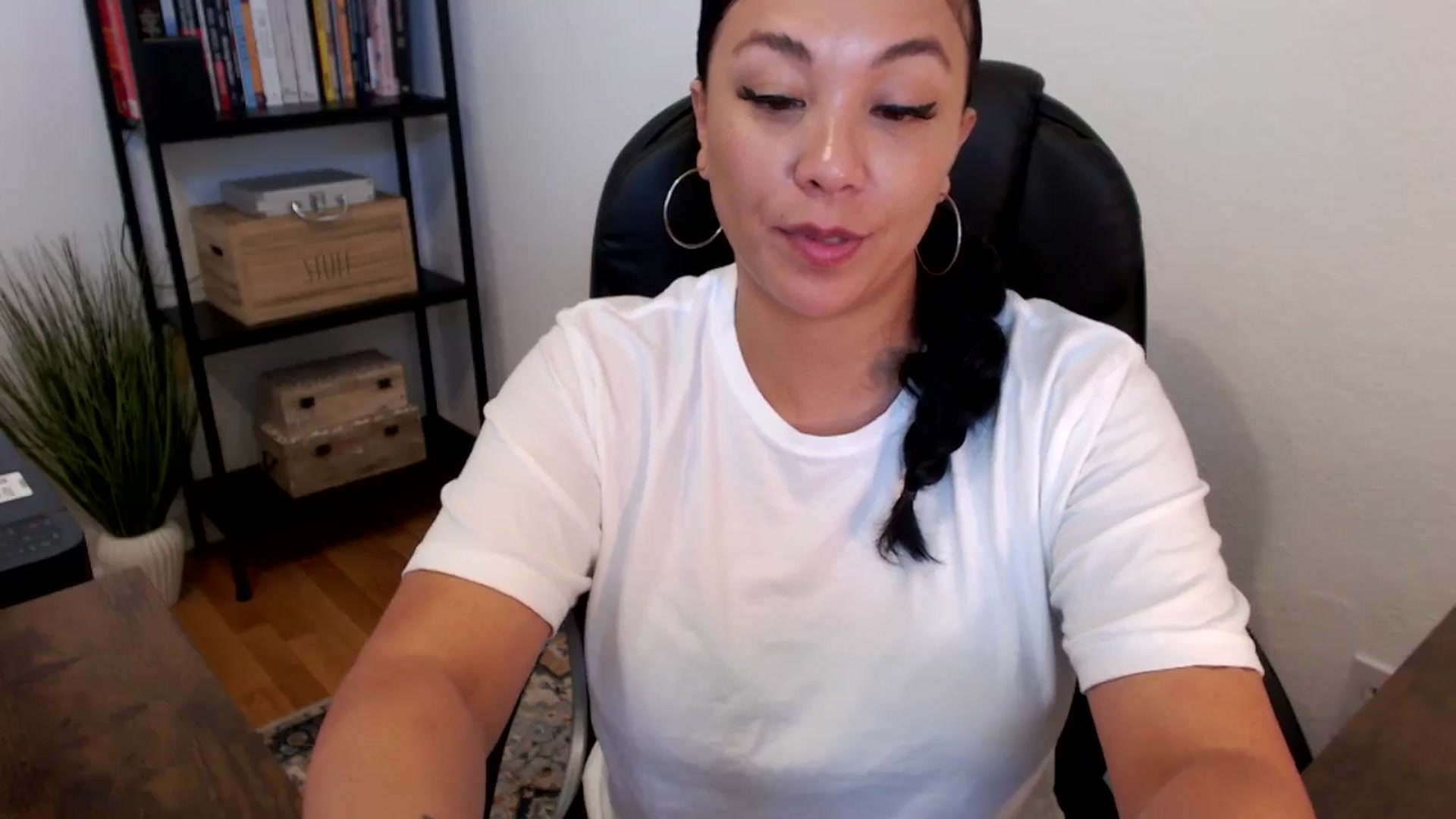 Gallery image thumbnail from MickaylaMoon's myfreecams stream on, 07/18/2024, 17:43 image 18 of 20