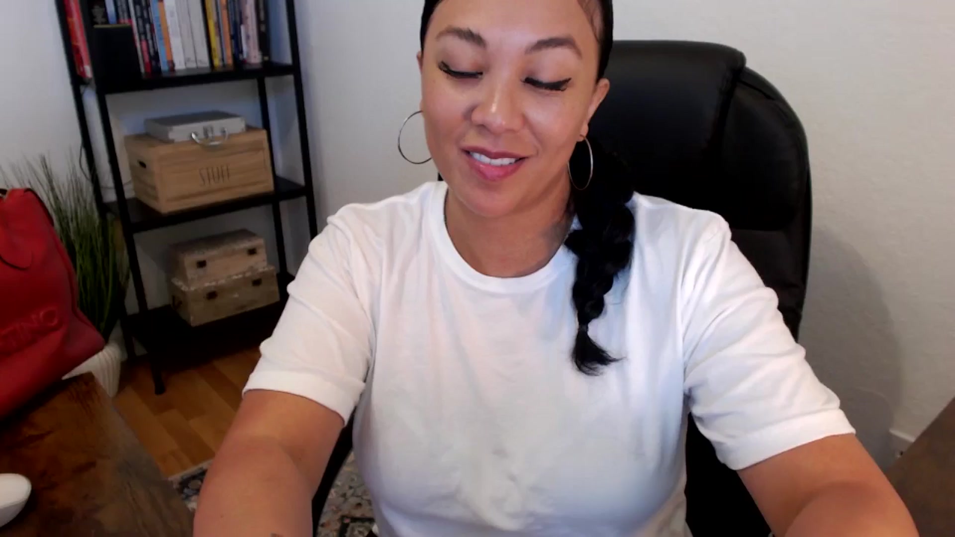 Gallery image thumbnail from MickaylaMoon's myfreecams stream on, 07/18/2024, 17:43 image 8 of 20