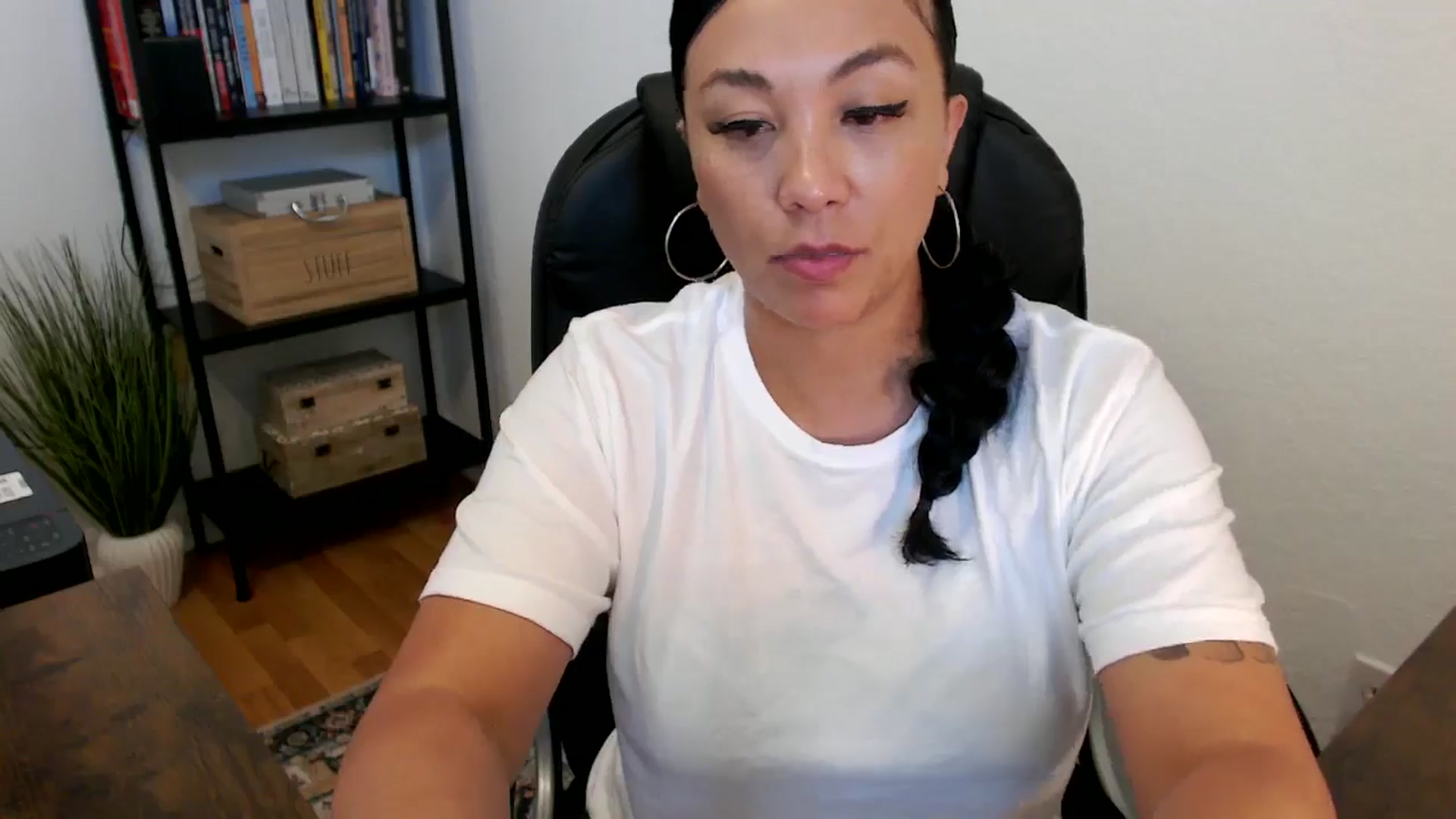 Gallery image thumbnail from MickaylaMoon's myfreecams stream on, 07/18/2024, 17:43 image 17 of 20