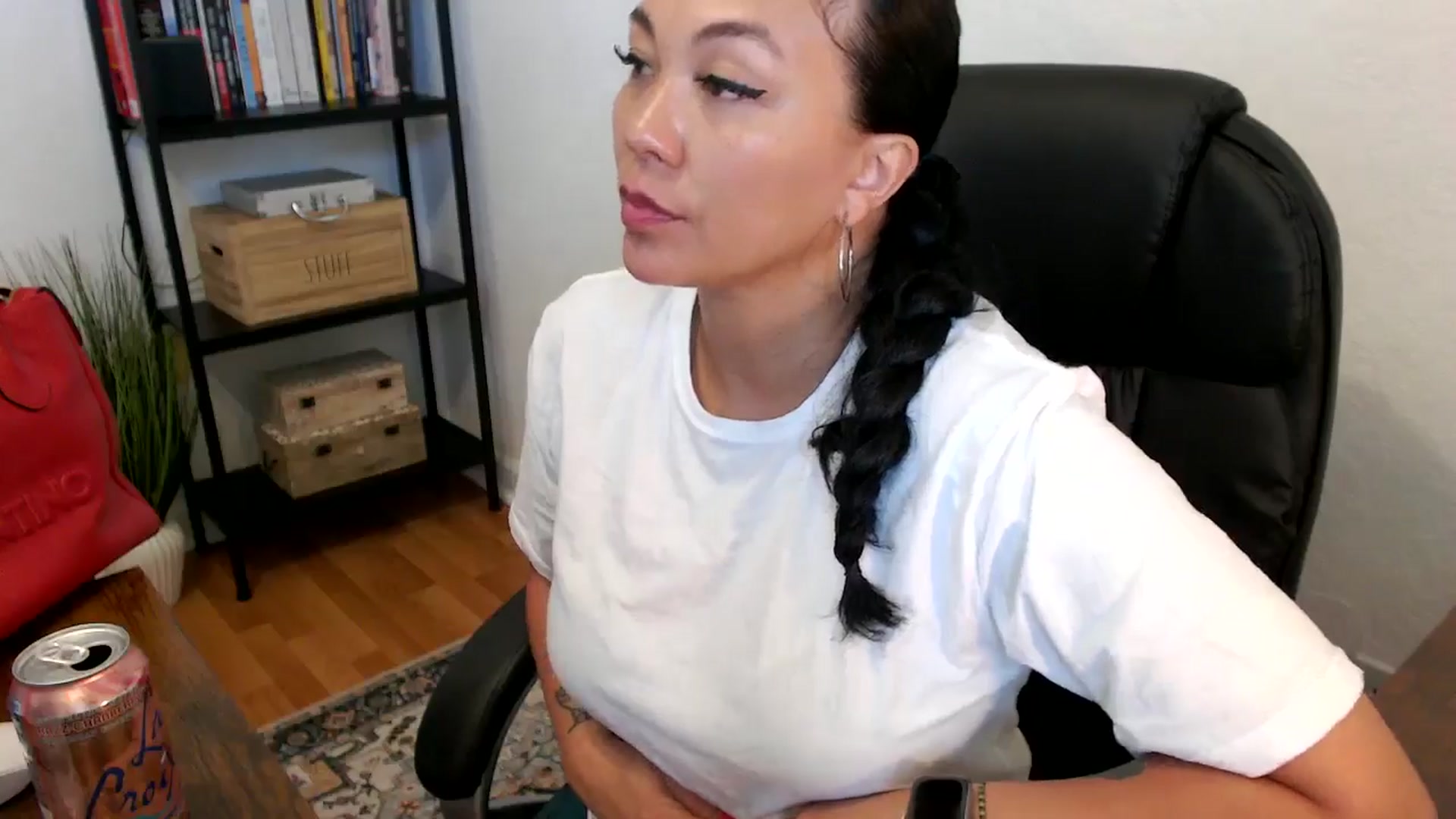 Gallery image thumbnail from MickaylaMoon's myfreecams stream on, 07/18/2024, 17:43 image 3 of 20