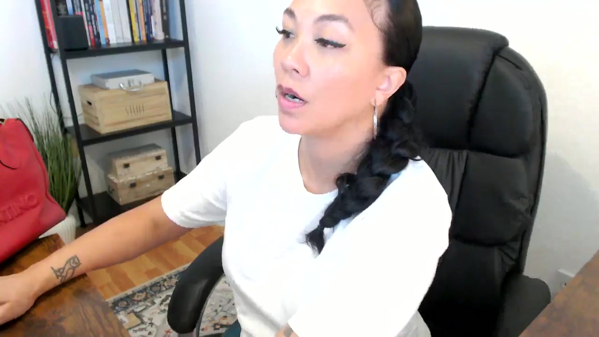 Gallery image thumbnail from MickaylaMoon's myfreecams stream on, 07/18/2024, 17:43 image 12 of 20