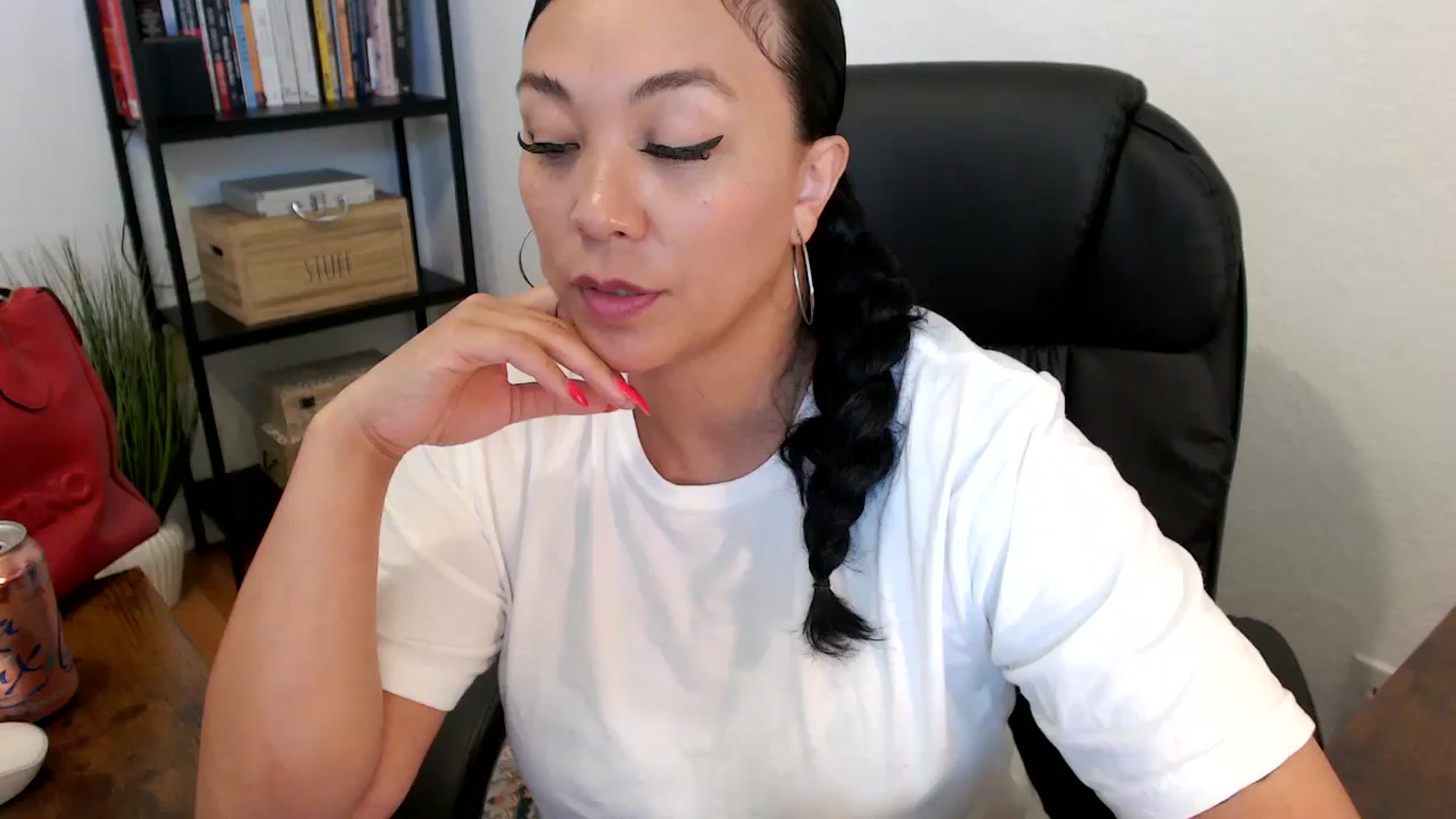 Gallery image thumbnail from MickaylaMoon's myfreecams stream on, 07/18/2024, 17:43 image 1 of 20