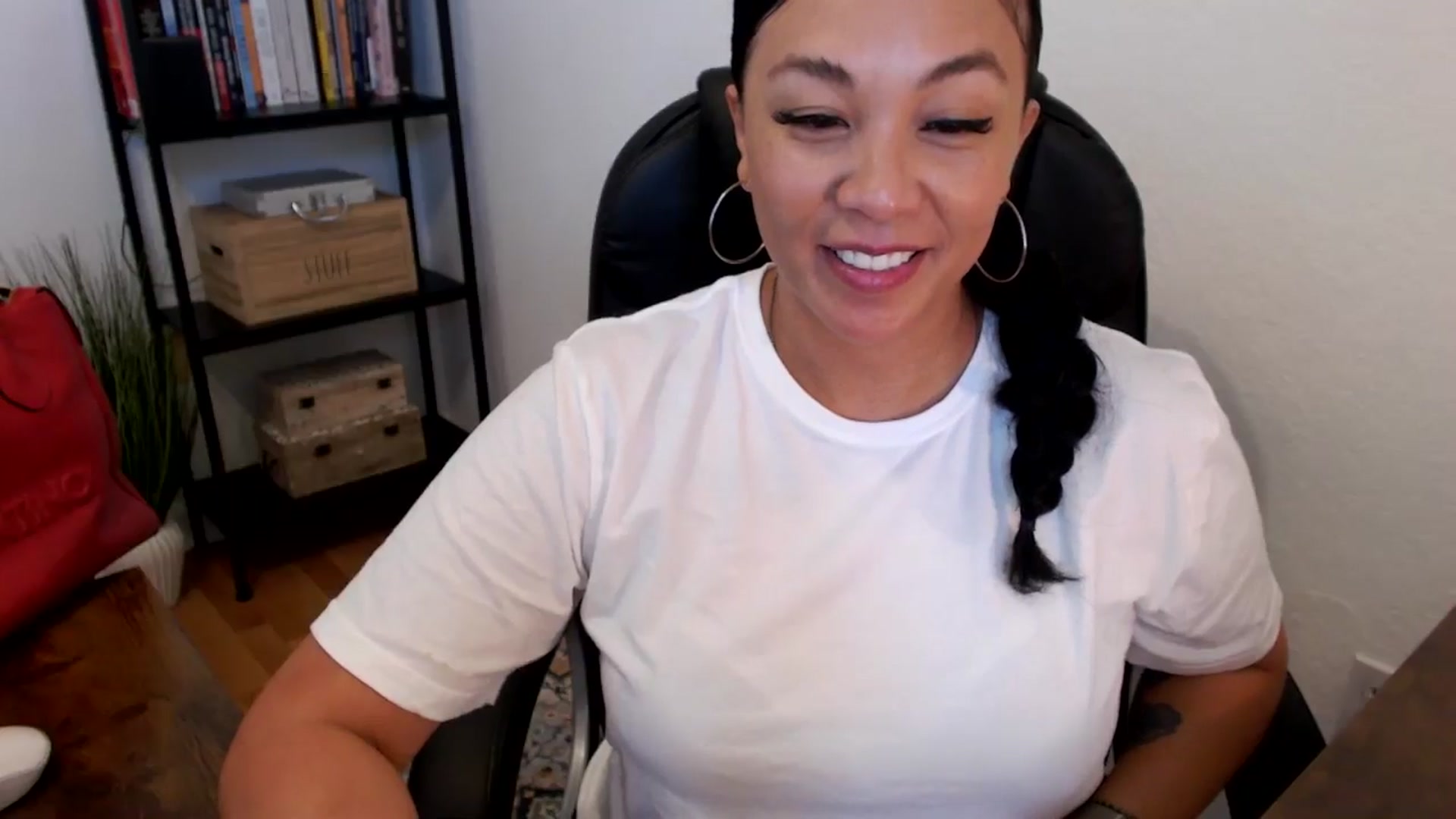 Gallery image thumbnail from MickaylaMoon's myfreecams stream on, 07/18/2024, 17:43 image 10 of 20