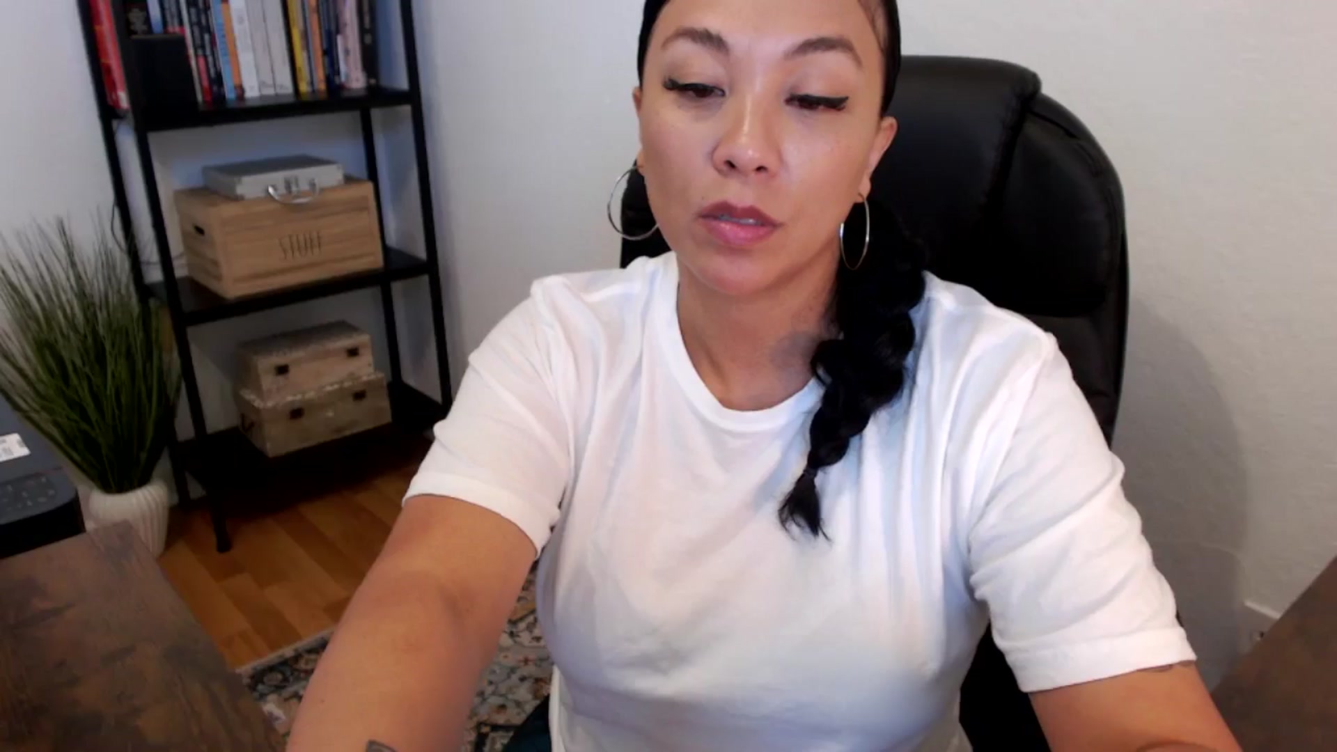 Gallery image thumbnail from MickaylaMoon's myfreecams stream on, 07/18/2024, 17:43 image 19 of 20