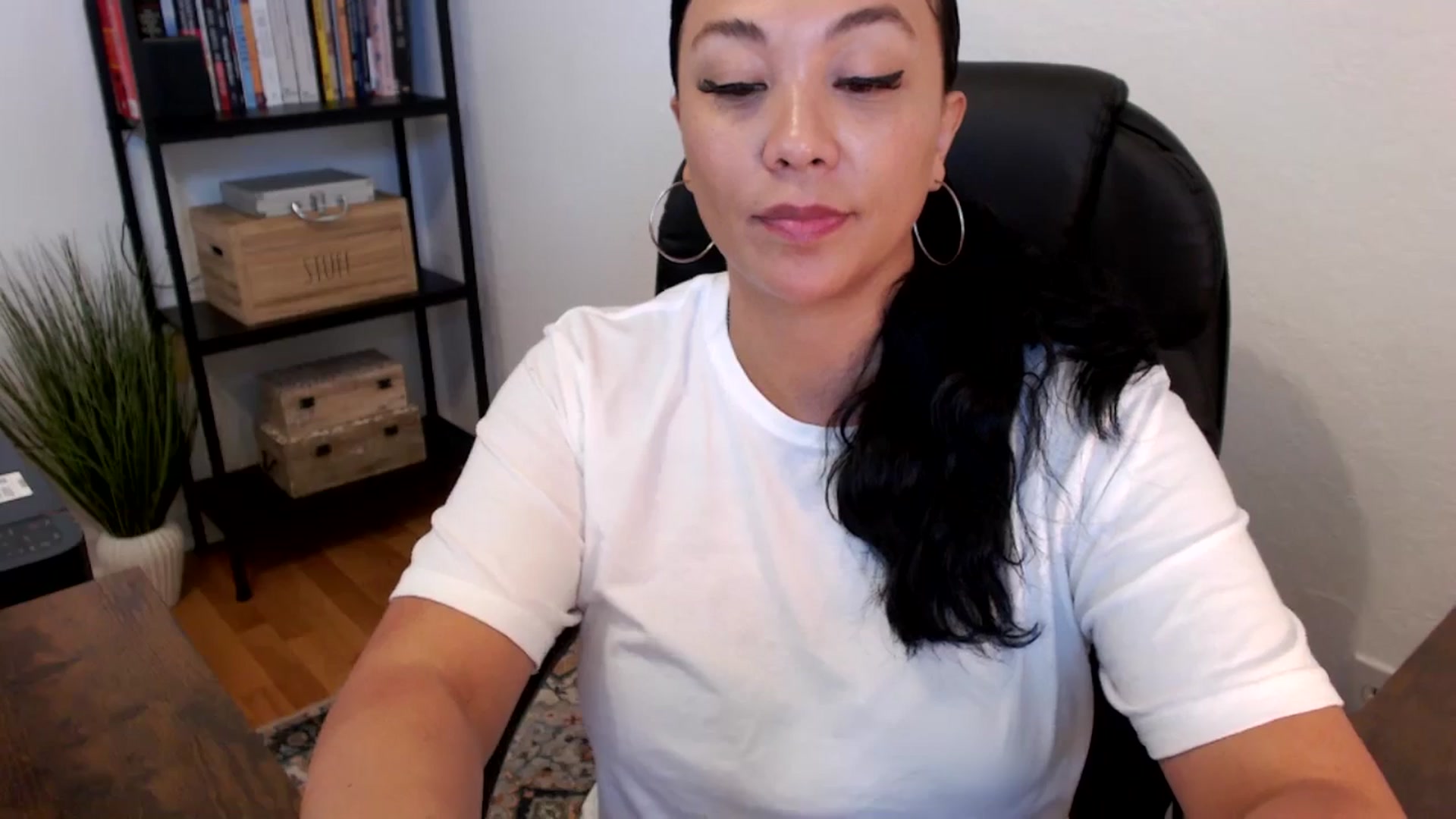 Gallery image thumbnail from MickaylaMoon's myfreecams stream on, 07/18/2024, 18:06 image 18 of 20