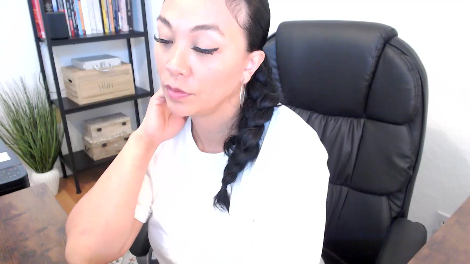 Gallery image thumbnail from MickaylaMoon's myfreecams stream on, 07/18/2024, 18:06 image 1 of 20