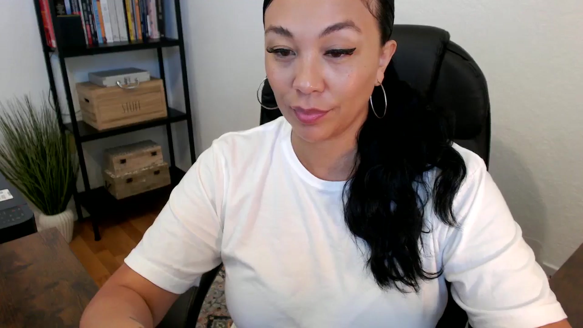 Gallery image thumbnail from MickaylaMoon's myfreecams stream on, 07/18/2024, 18:06 image 16 of 20