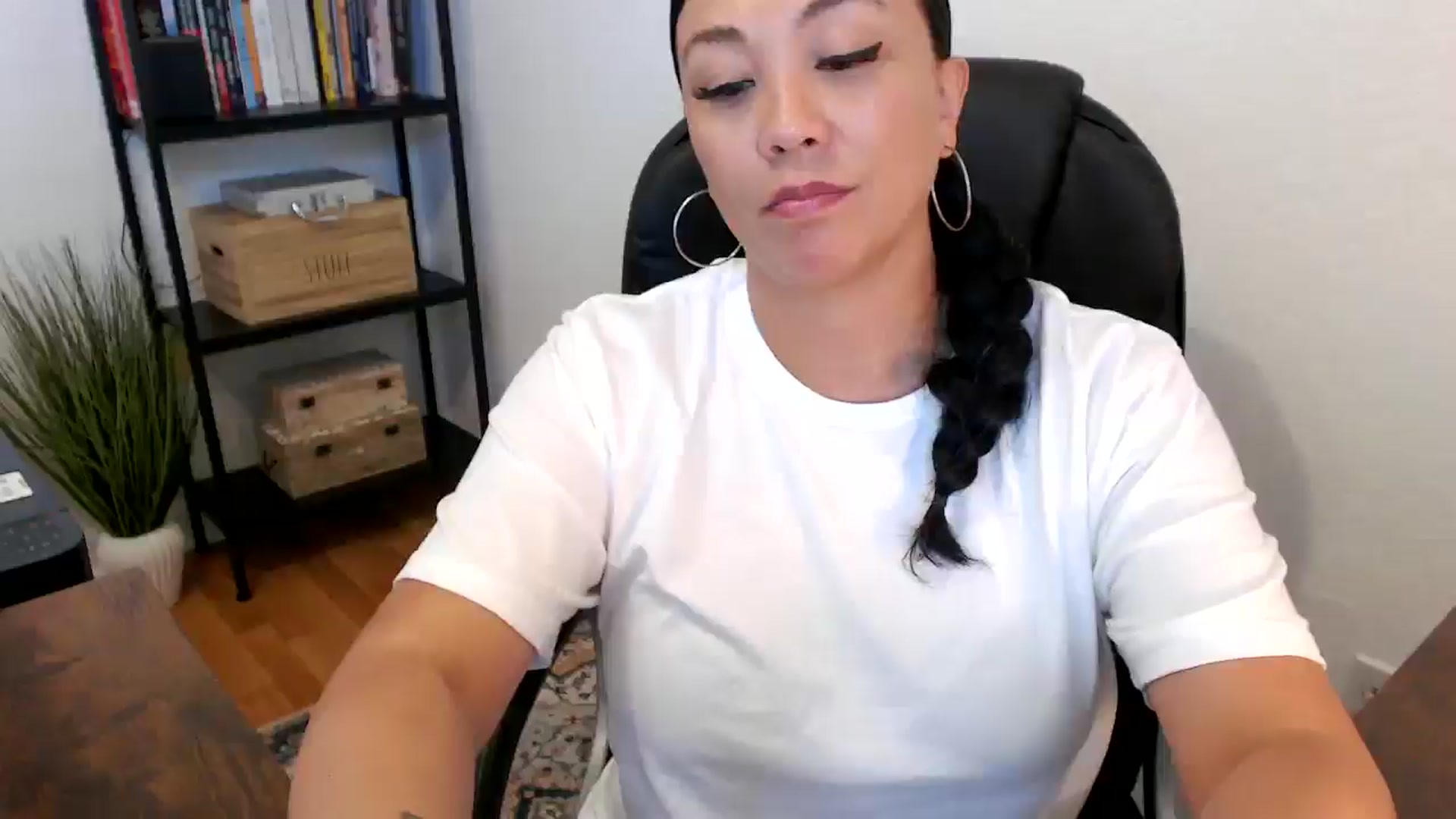 Gallery image thumbnail from MickaylaMoon's myfreecams stream on, 07/18/2024, 18:06 image 6 of 20