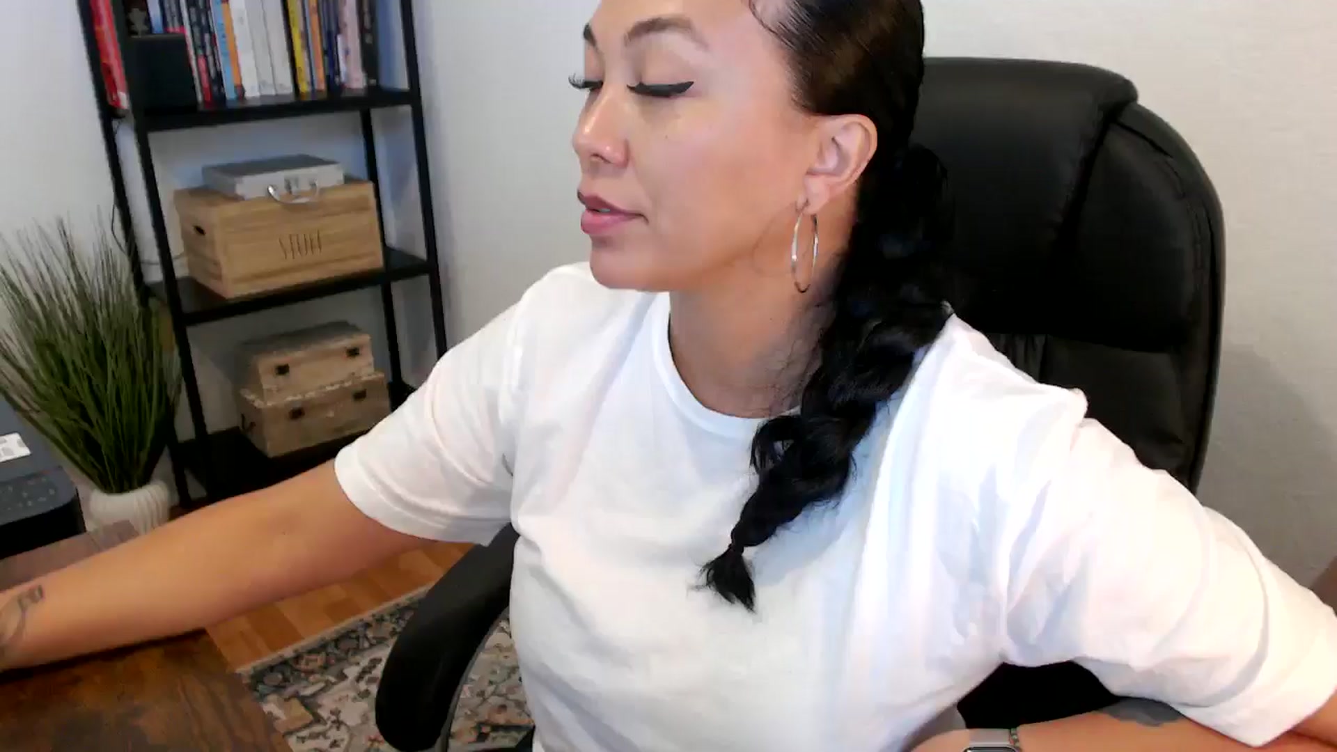 Gallery image thumbnail from MickaylaMoon's myfreecams stream on, 07/18/2024, 18:06 image 12 of 20
