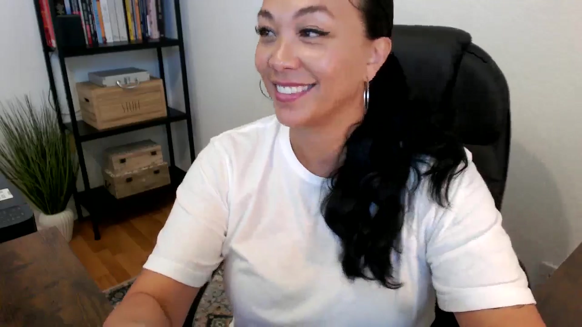 Gallery image thumbnail from MickaylaMoon's myfreecams stream on, 07/18/2024, 18:06 image 17 of 20