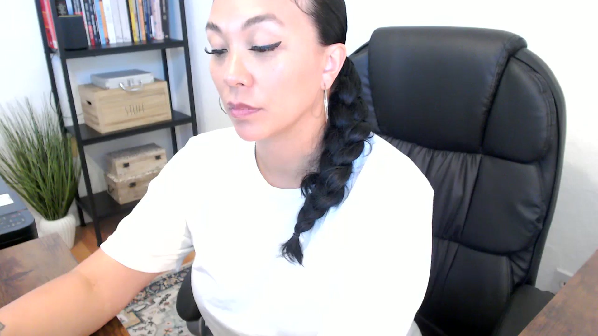 Gallery image thumbnail from MickaylaMoon's myfreecams stream on, 07/18/2024, 18:06 image 7 of 20