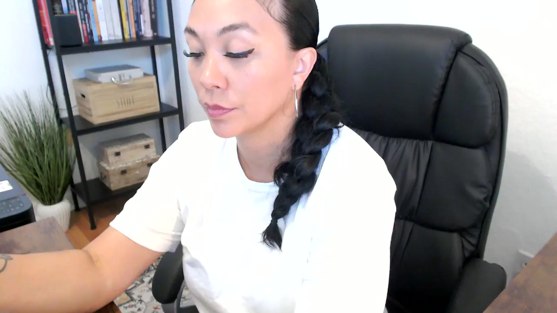 Gallery image thumbnail from MickaylaMoon's myfreecams stream on, 07/18/2024, 18:06 image 3 of 20