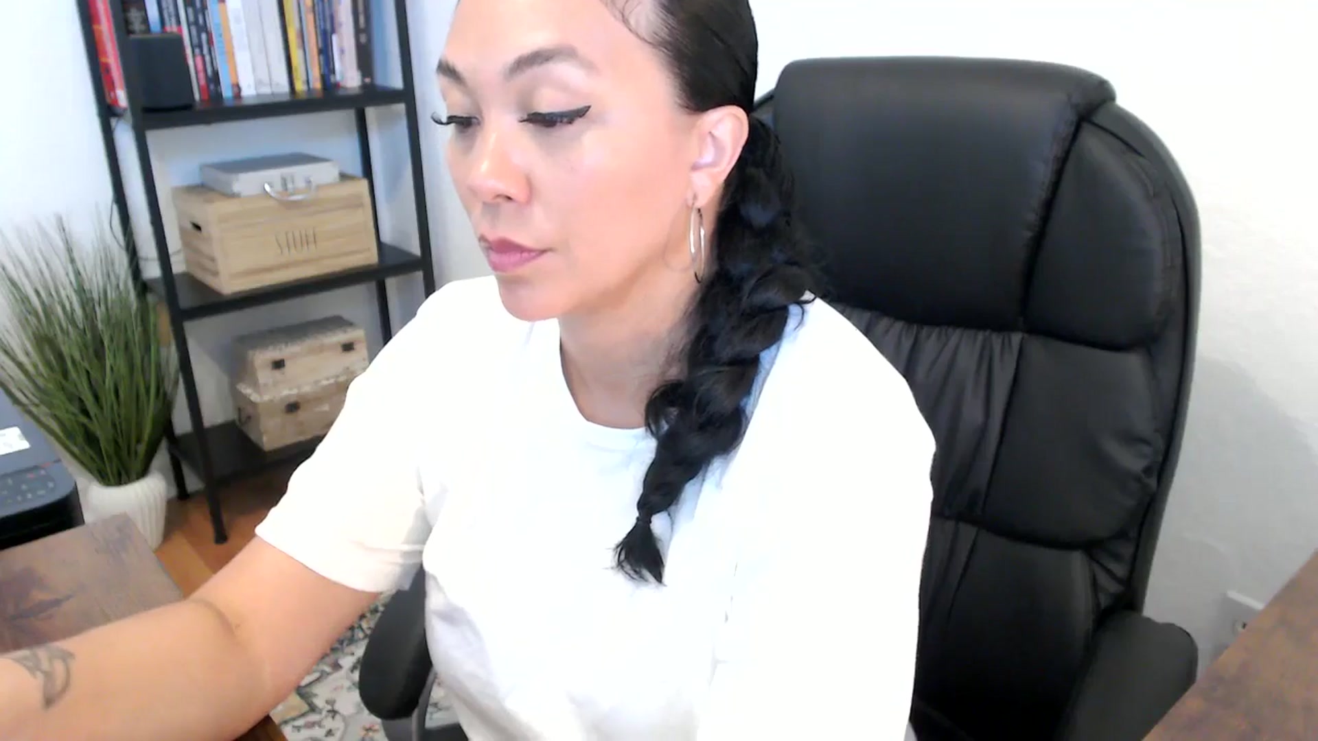 Gallery image thumbnail from MickaylaMoon's myfreecams stream on, 07/18/2024, 18:06 image 4 of 20