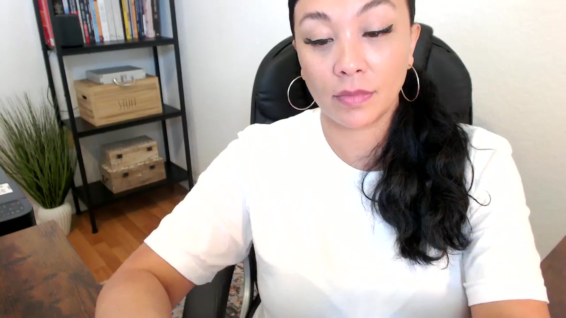 Gallery image thumbnail from MickaylaMoon's myfreecams stream on, 07/18/2024, 19:01 image 5 of 20