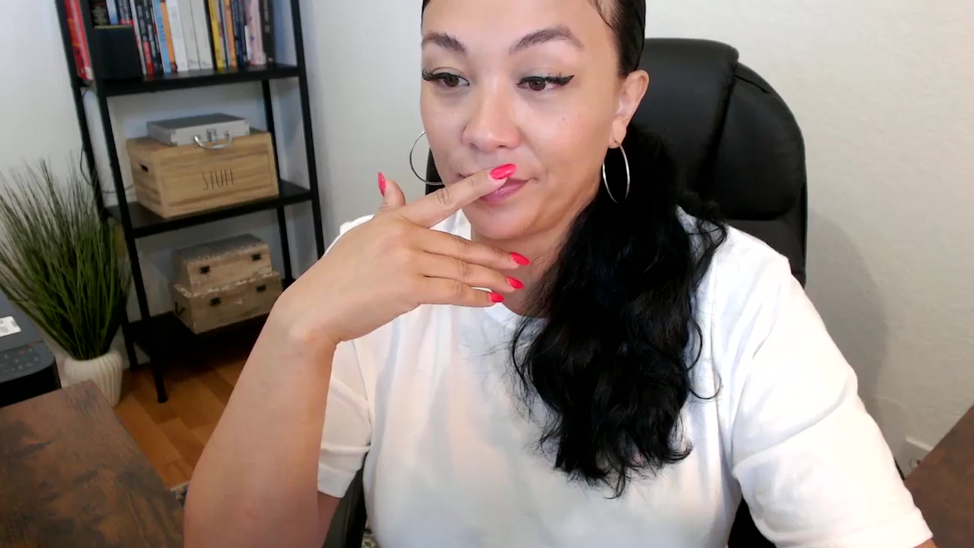 Gallery image thumbnail from MickaylaMoon's myfreecams stream on, 07/18/2024, 19:01 image 16 of 20