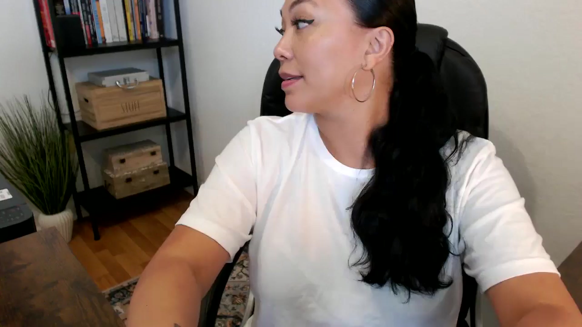 Gallery image thumbnail from MickaylaMoon's myfreecams stream on, 07/18/2024, 19:01 image 19 of 20
