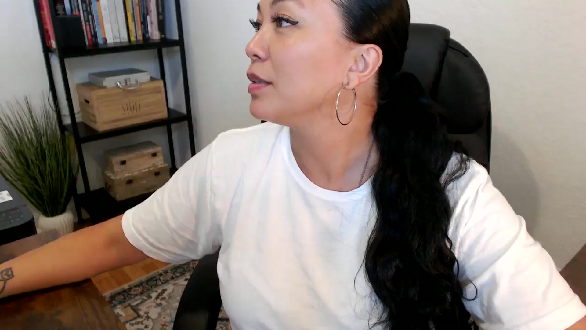 Gallery image thumbnail from MickaylaMoon's myfreecams stream on, 07/18/2024, 19:01 image 18 of 20