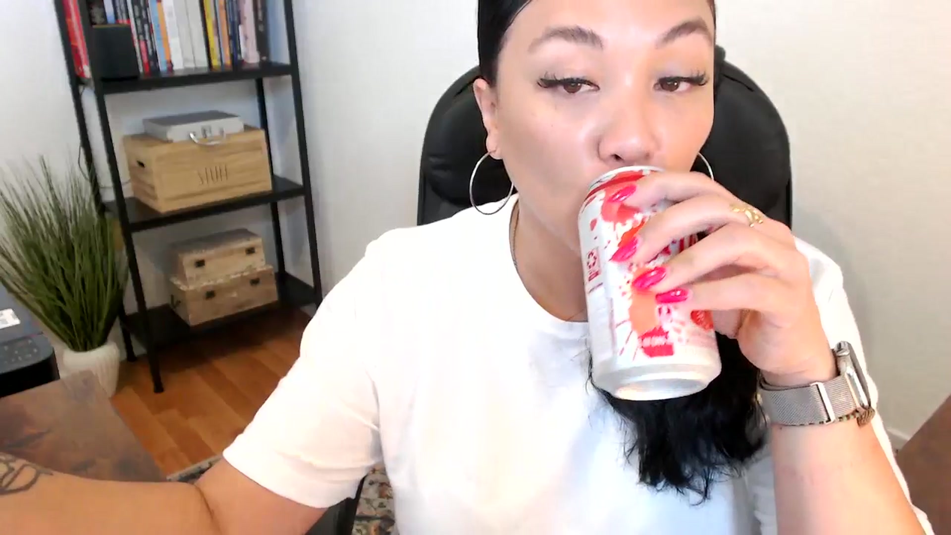 Gallery image thumbnail from MickaylaMoon's myfreecams stream on, 07/18/2024, 19:01 image 8 of 20