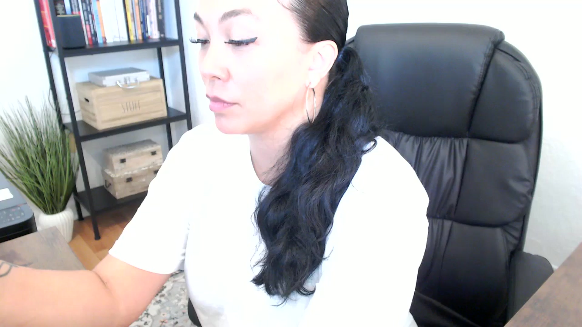 Gallery image thumbnail from MickaylaMoon's myfreecams stream on, 07/18/2024, 19:01 image 3 of 20