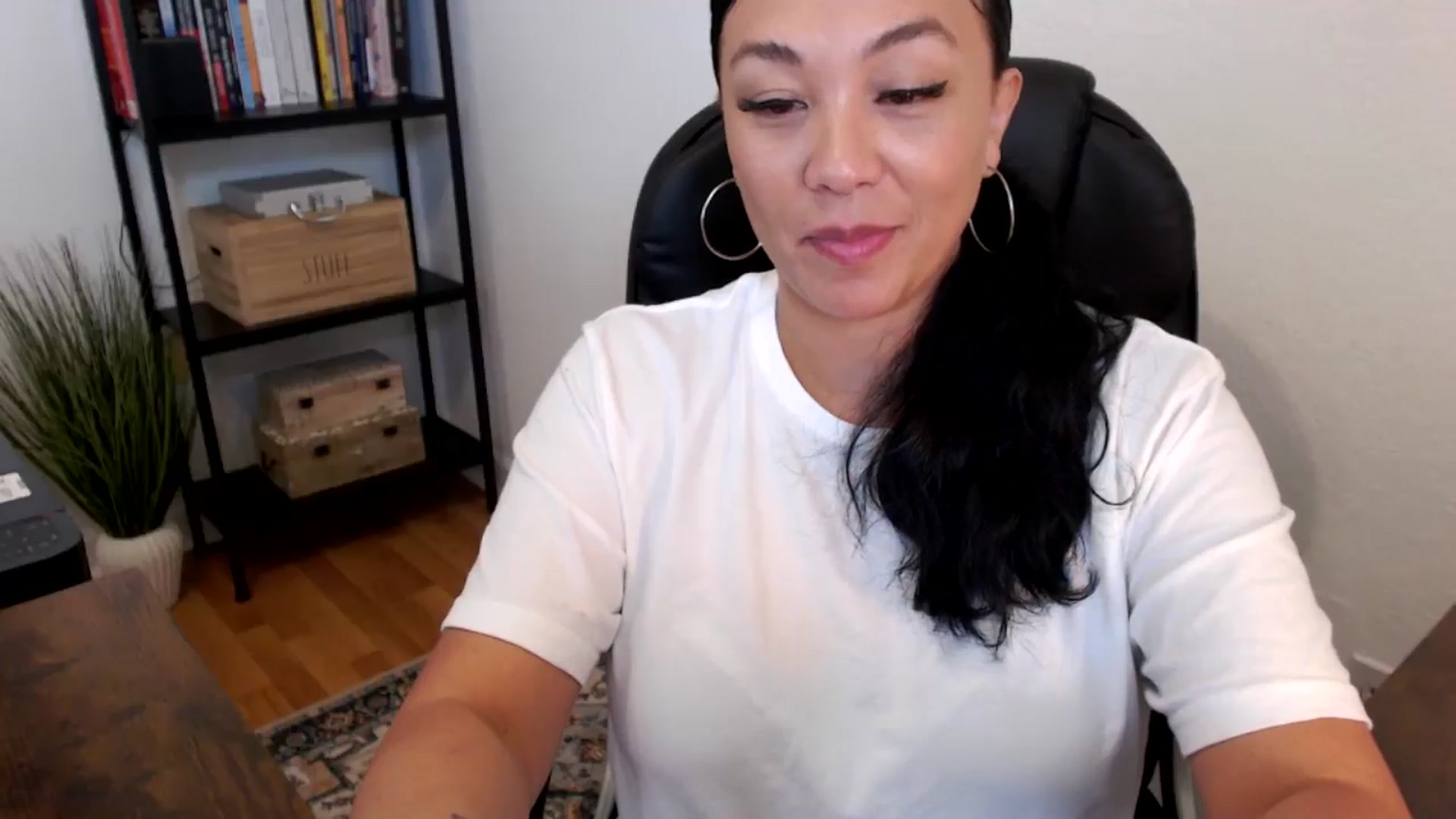Gallery image thumbnail from MickaylaMoon's myfreecams stream on, 07/18/2024, 19:01 image 15 of 20