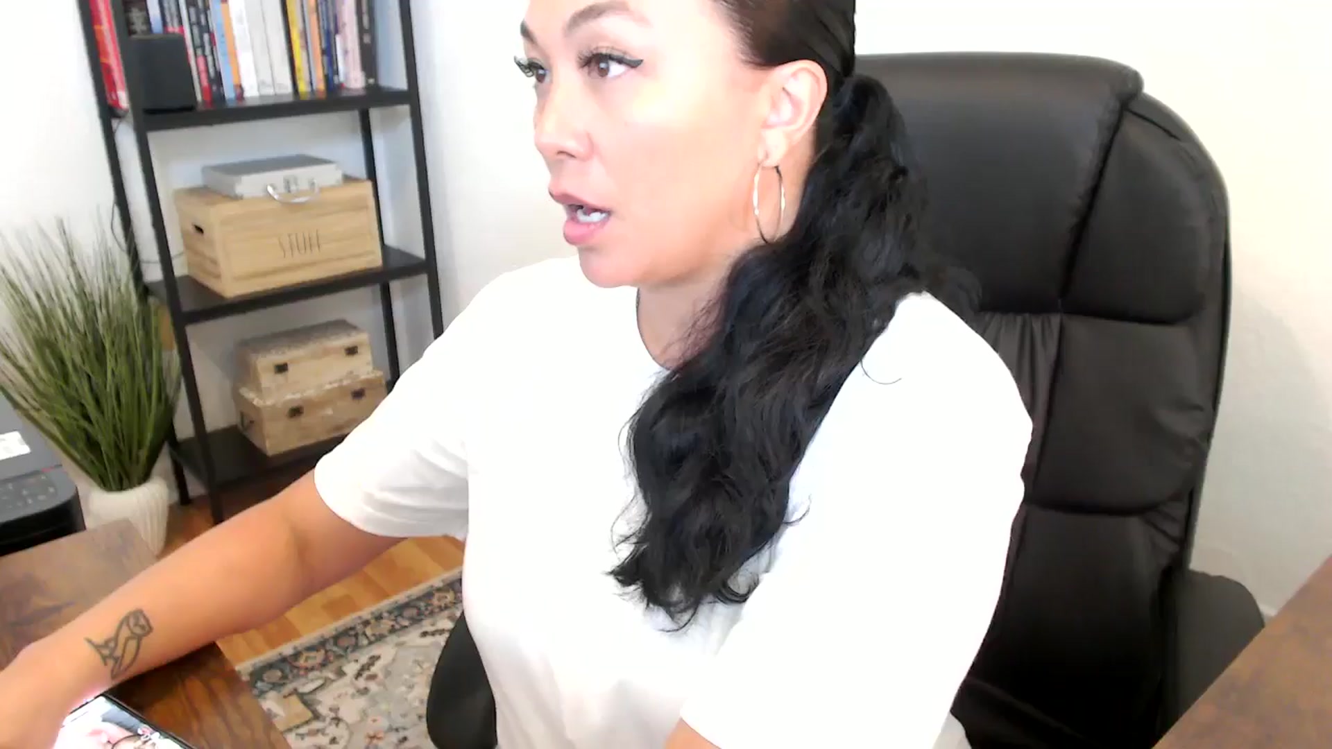 Gallery image thumbnail from MickaylaMoon's myfreecams stream on, 07/18/2024, 19:01 image 1 of 20
