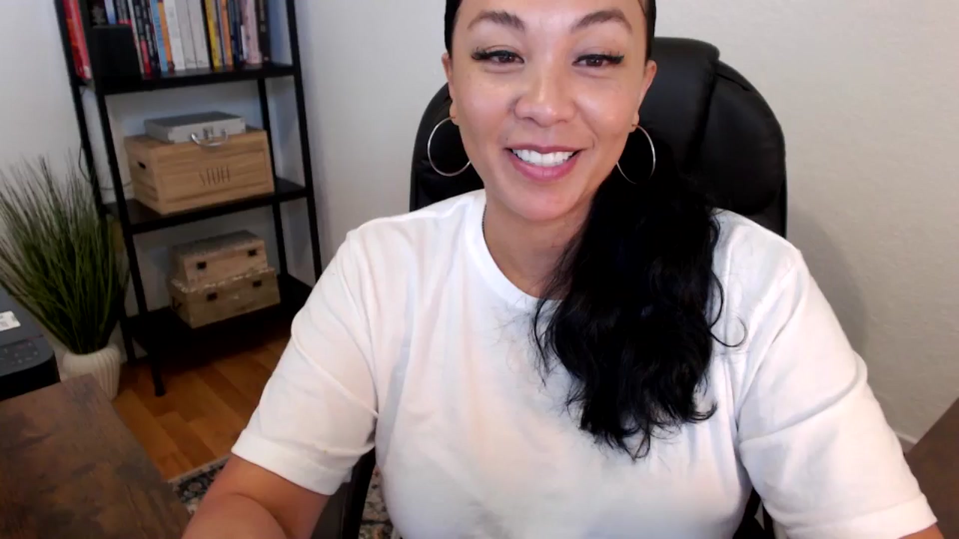 Gallery image thumbnail from MickaylaMoon's myfreecams stream on, 07/18/2024, 19:01 image 12 of 20