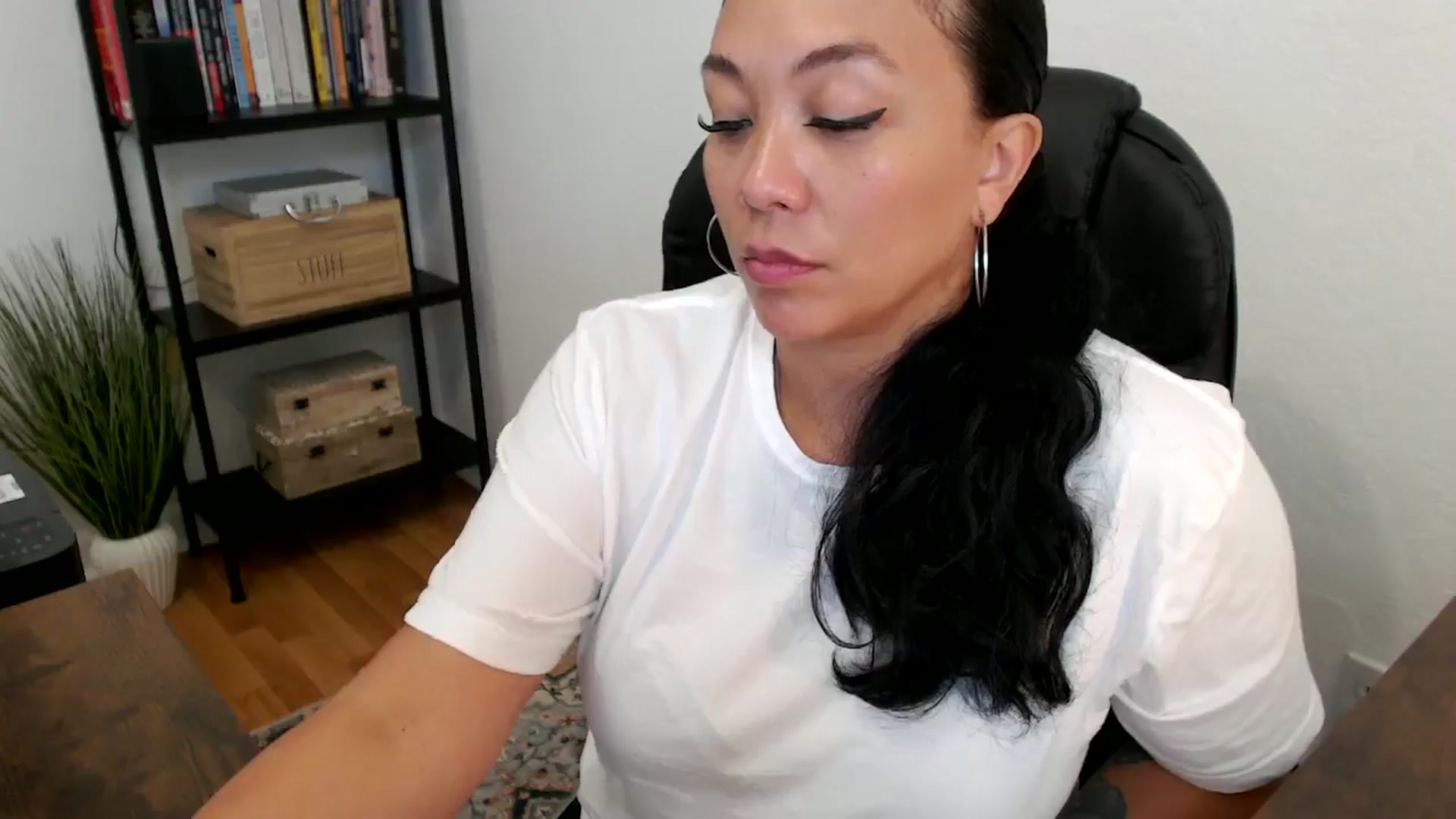 Gallery image thumbnail from MickaylaMoon's myfreecams stream on, 07/18/2024, 20:49 image 18 of 20