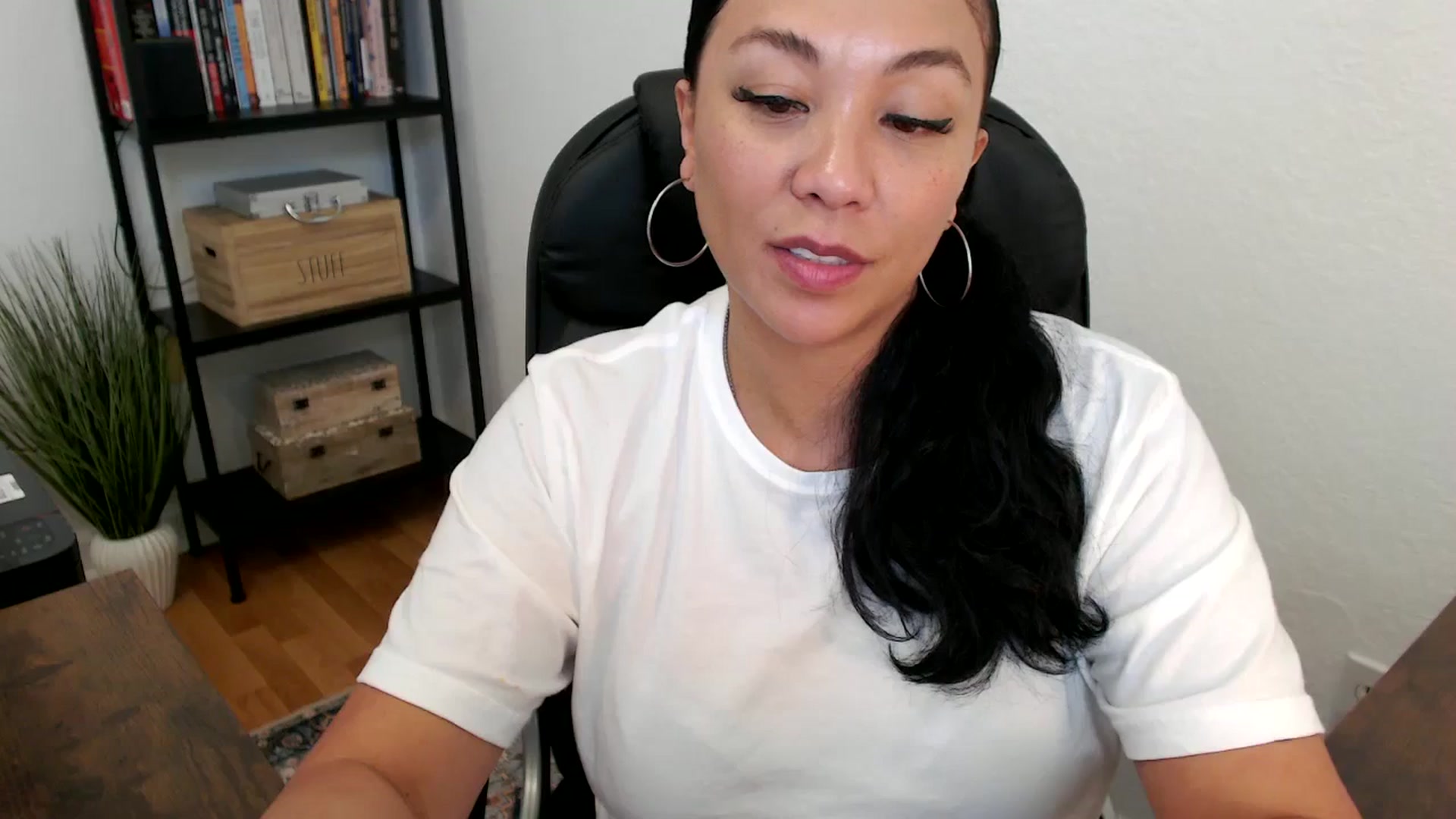 Gallery image thumbnail from MickaylaMoon's myfreecams stream on, 07/18/2024, 20:49 image 19 of 20