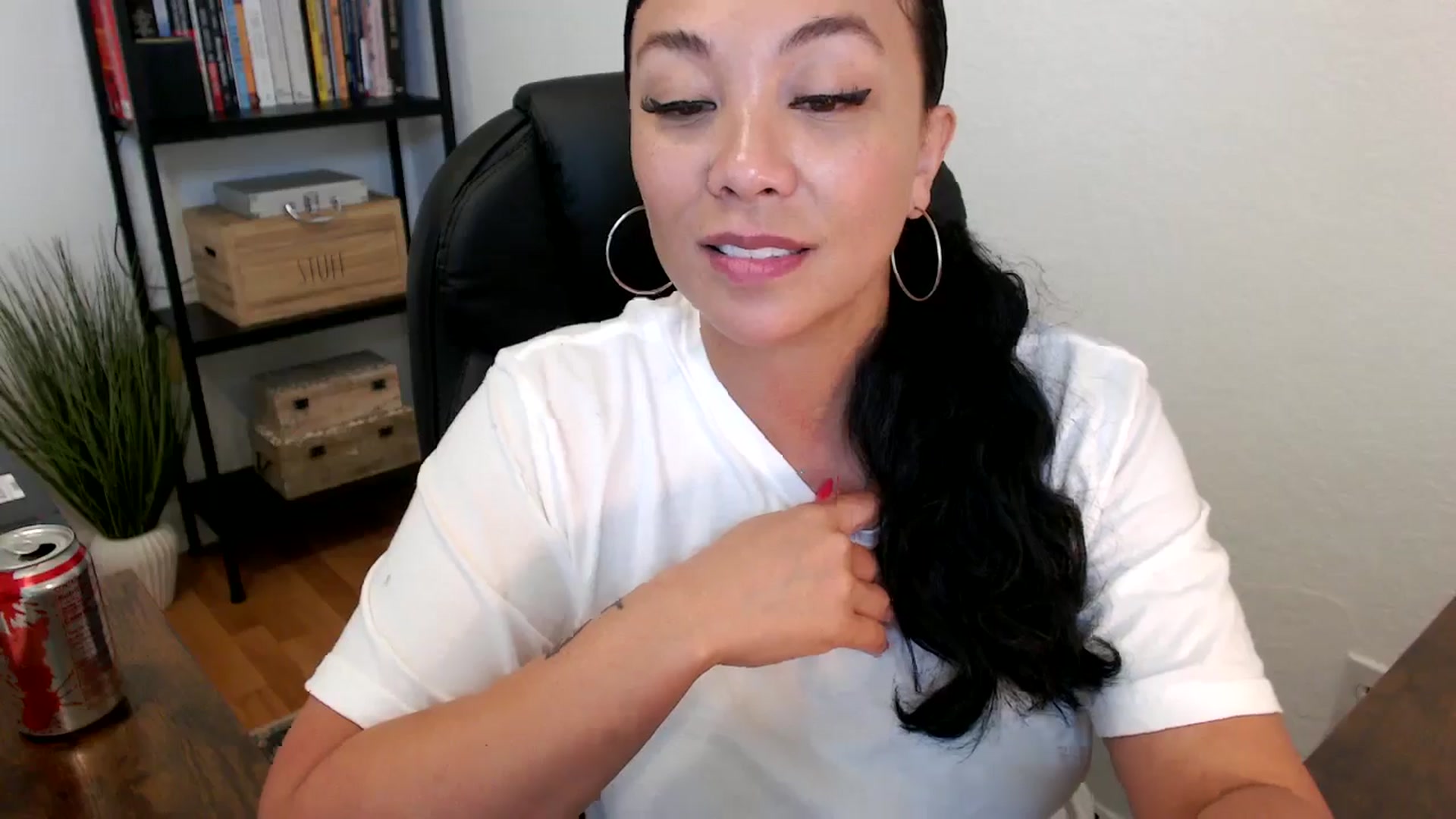 Gallery image thumbnail from MickaylaMoon's myfreecams stream on, 07/18/2024, 20:49 image 20 of 20