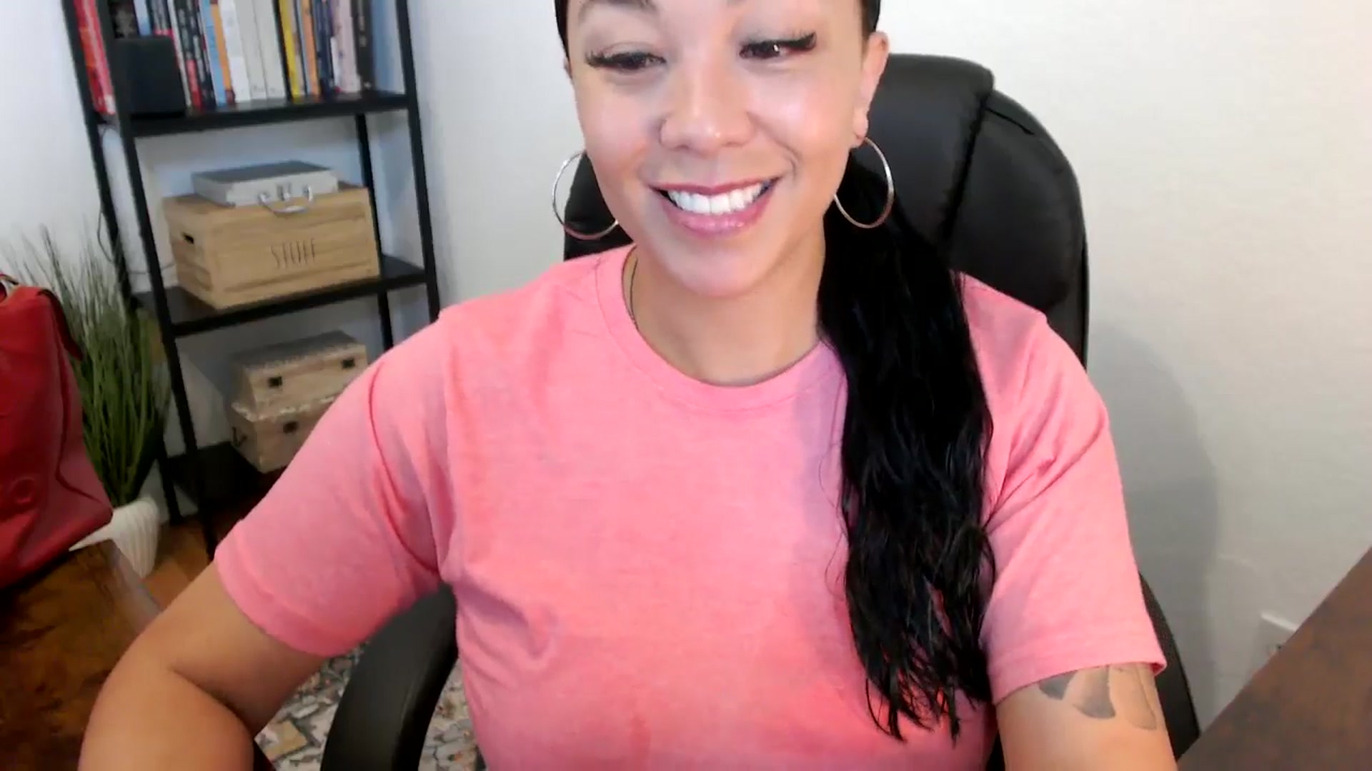 Gallery image thumbnail from MickaylaMoon's myfreecams stream on, 07/19/2024, 15:19 image 5 of 20