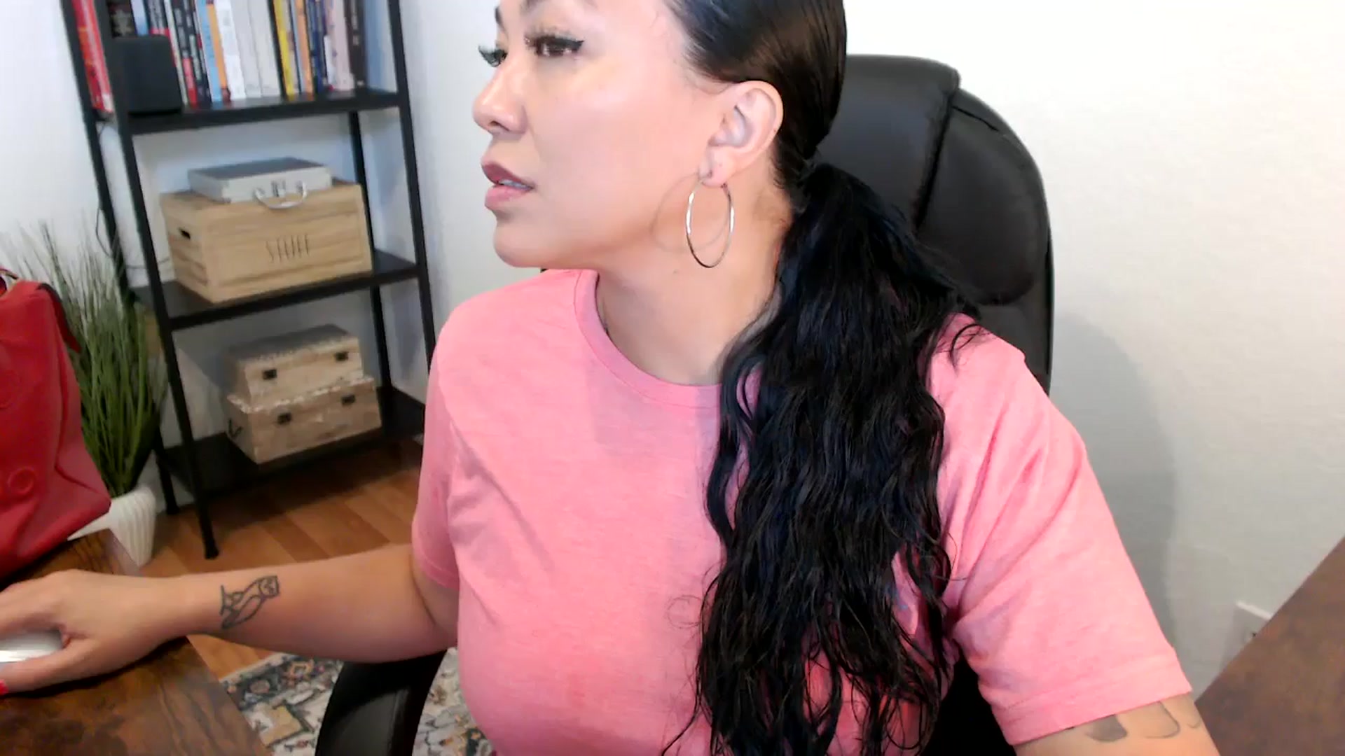 Gallery image thumbnail from MickaylaMoon's myfreecams stream on, 07/19/2024, 15:19 image 9 of 20