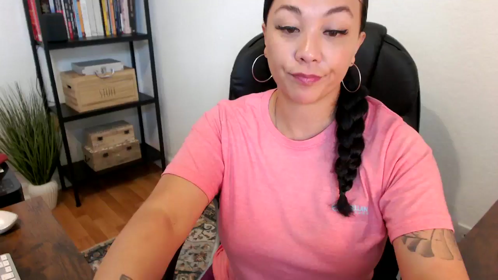 Gallery image thumbnail from MickaylaMoon's myfreecams stream on, 07/19/2024, 17:54 image 3 of 20
