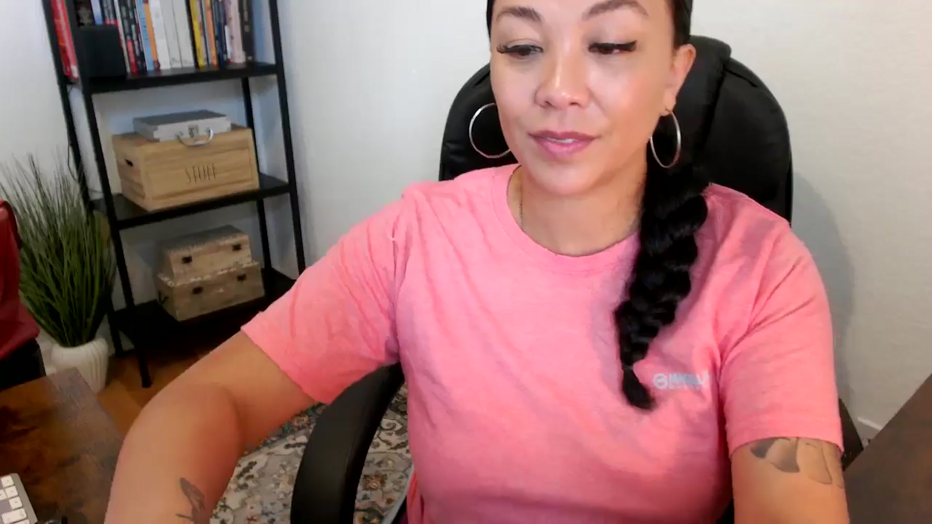 Gallery image thumbnail from MickaylaMoon's myfreecams stream on, 07/19/2024, 18:12 image 17 of 20