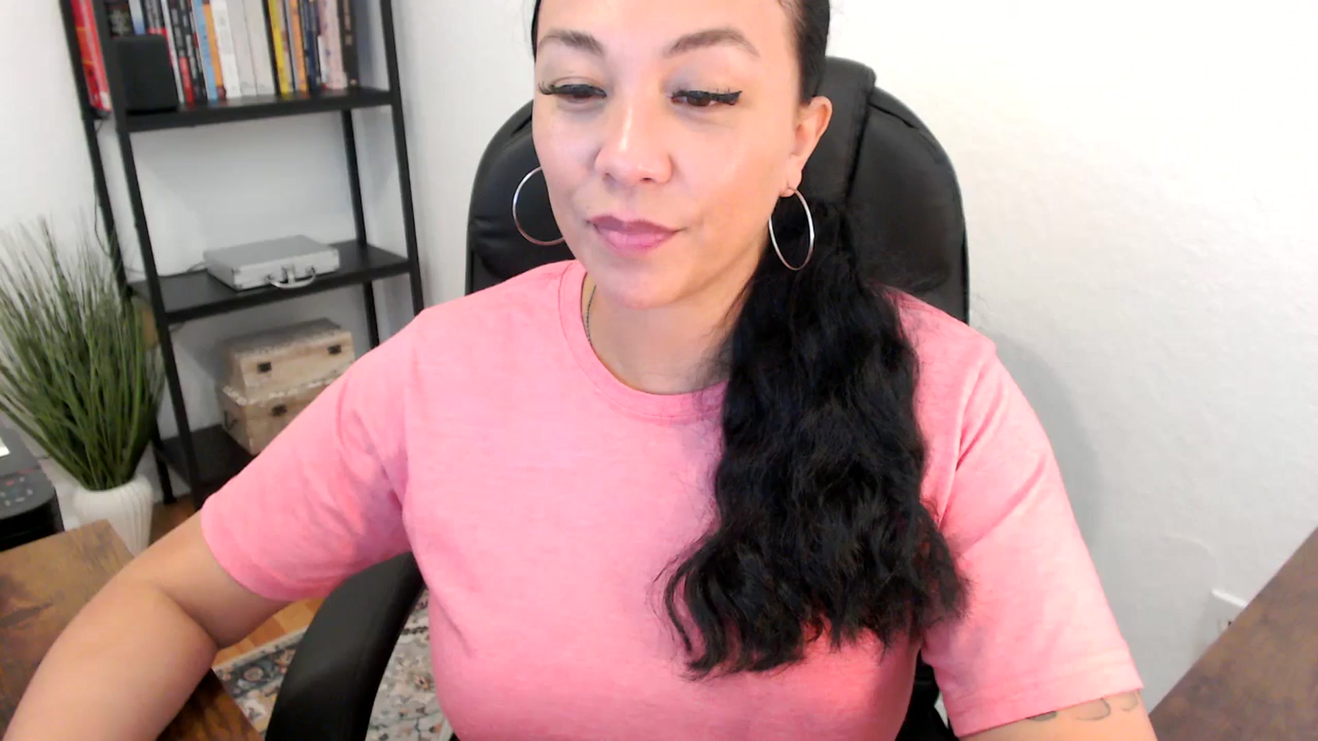 Gallery image thumbnail from MickaylaMoon's myfreecams stream on, 07/19/2024, 21:45 image 15 of 20