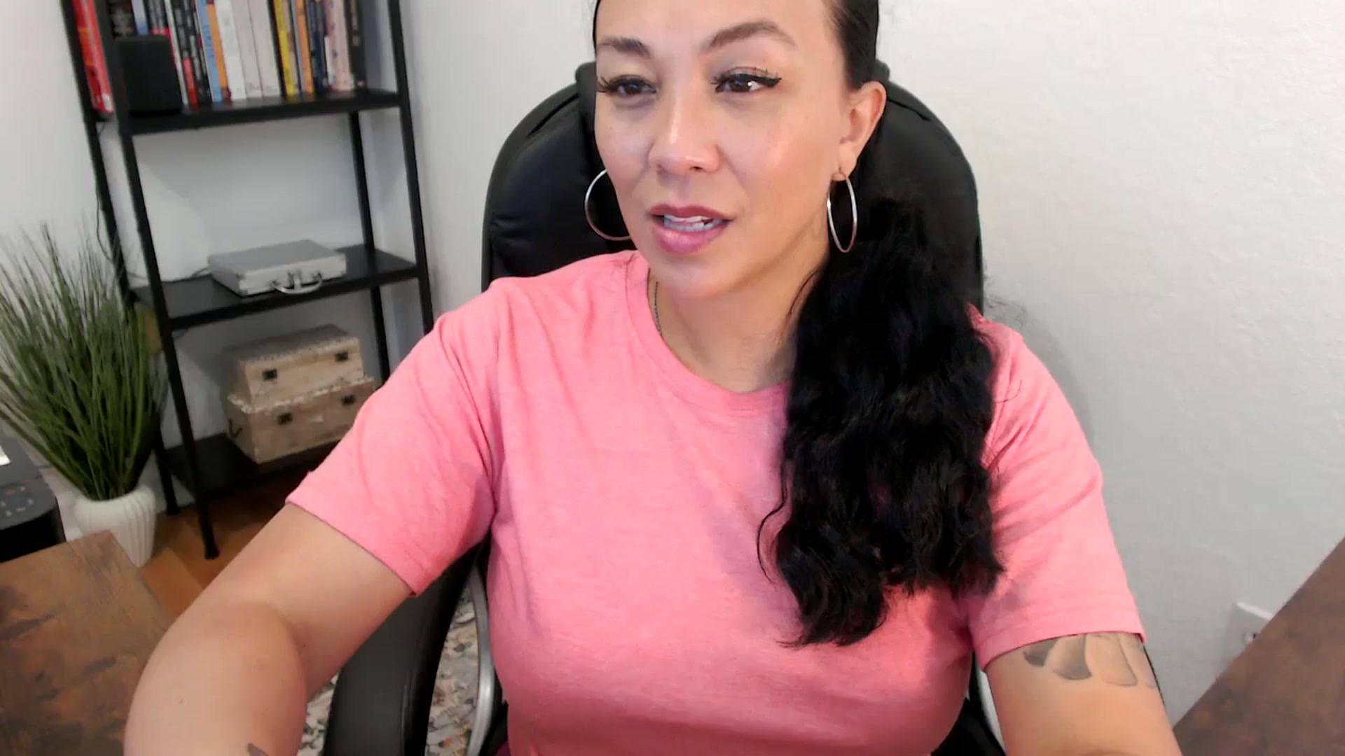 Gallery image thumbnail from MickaylaMoon's myfreecams stream on, 07/19/2024, 21:45 image 4 of 20