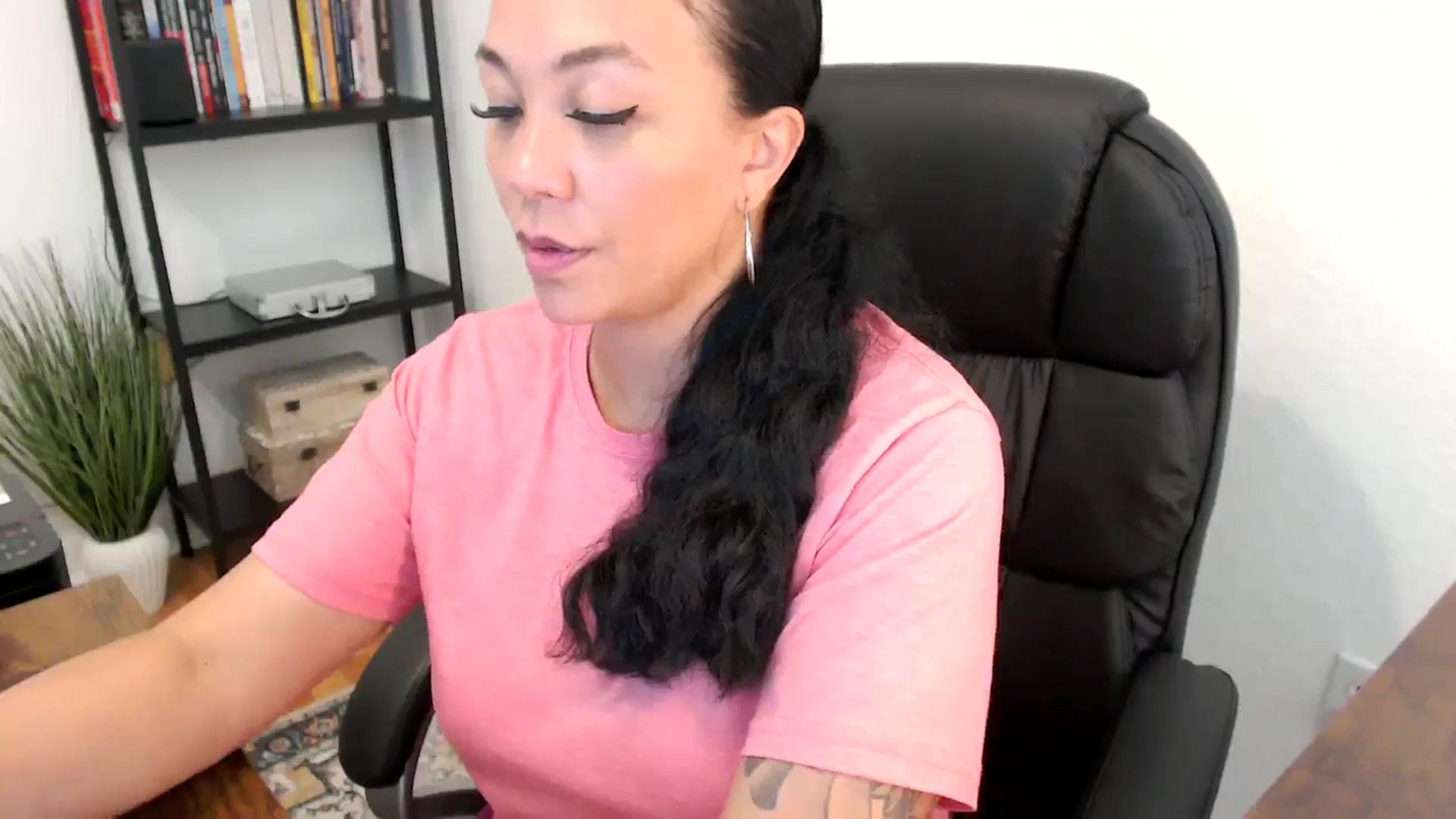 Gallery image thumbnail from MickaylaMoon's myfreecams stream on, 07/19/2024, 21:45 image 17 of 20