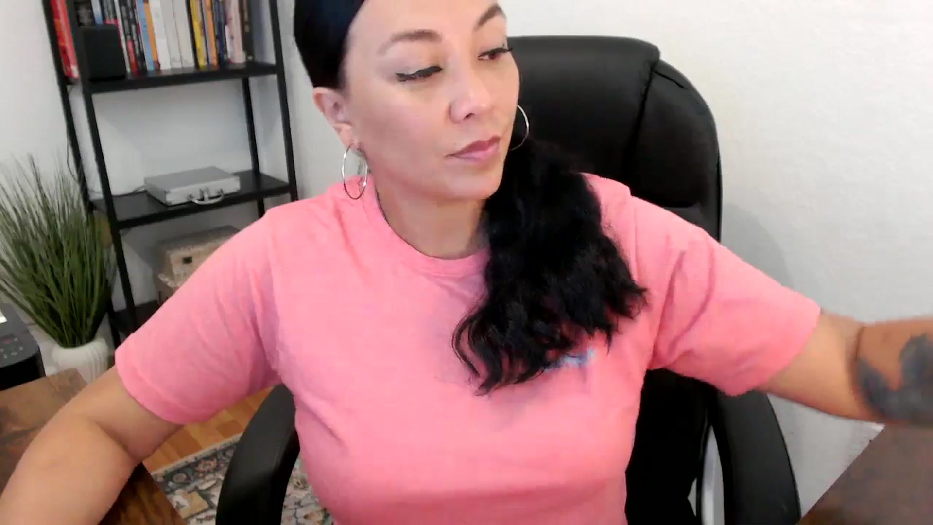 Gallery image thumbnail from MickaylaMoon's myfreecams stream on, 07/19/2024, 21:45 image 14 of 20