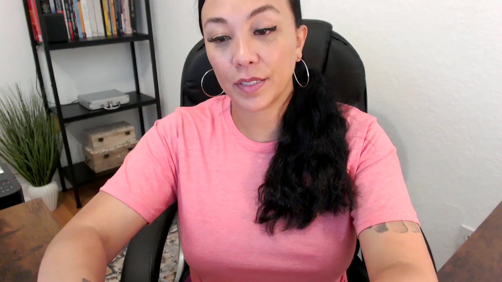 Gallery image thumbnail from MickaylaMoon's myfreecams stream on, 07/19/2024, 21:45 image 3 of 20