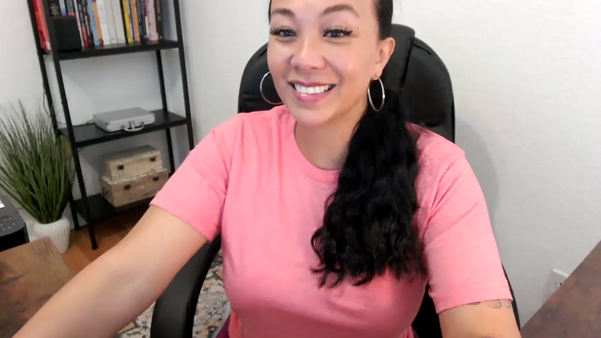 Gallery image thumbnail from MickaylaMoon's myfreecams stream on, 07/19/2024, 21:45 image 1 of 20