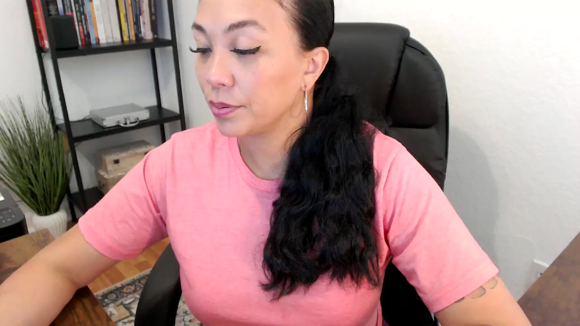 Gallery image thumbnail from MickaylaMoon's myfreecams stream on, 07/19/2024, 21:45 image 6 of 20