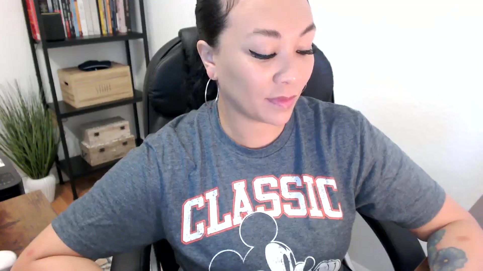 Gallery image thumbnail from MickaylaMoon's myfreecams stream on, 07/22/2024, 14:24 image 19 of 20