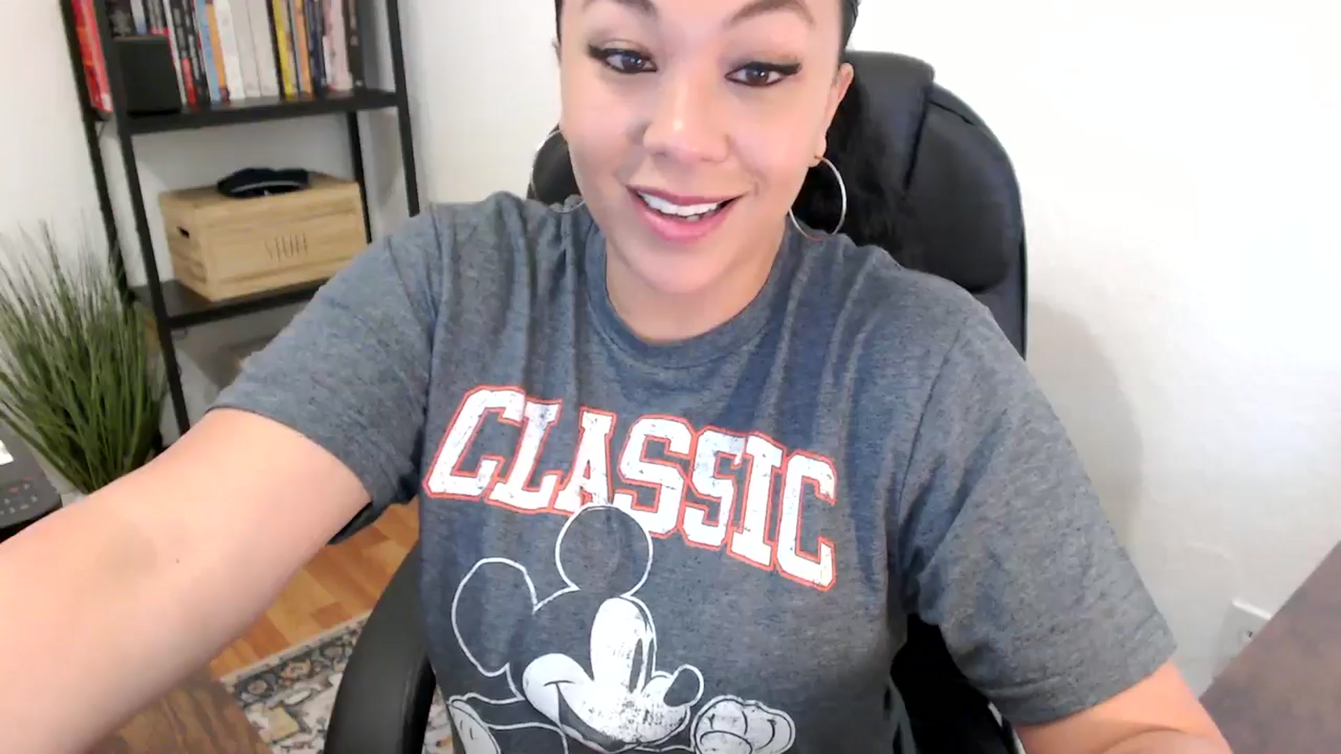 Gallery image thumbnail from MickaylaMoon's myfreecams stream on, 07/22/2024, 15:14 image 5 of 20