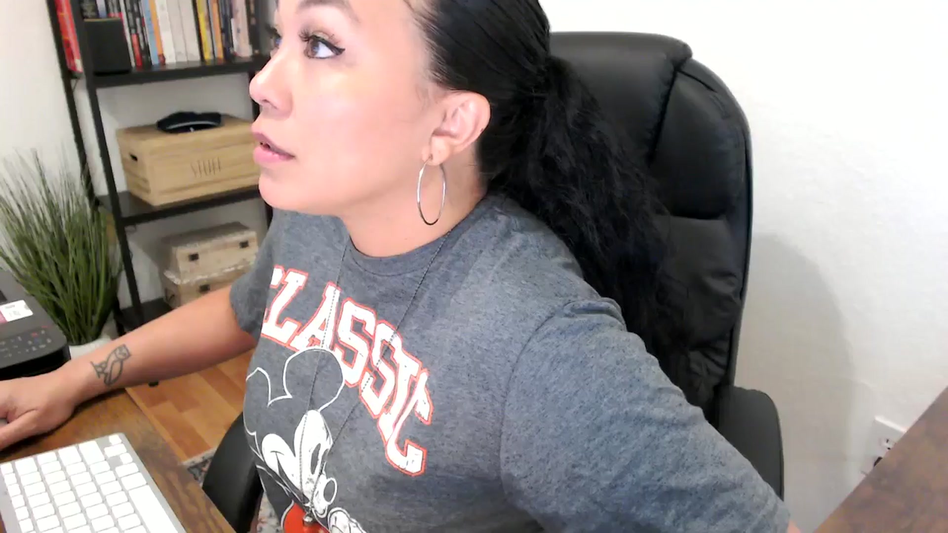 Gallery image thumbnail from MickaylaMoon's myfreecams stream on, 07/22/2024, 17:11 image 10 of 20