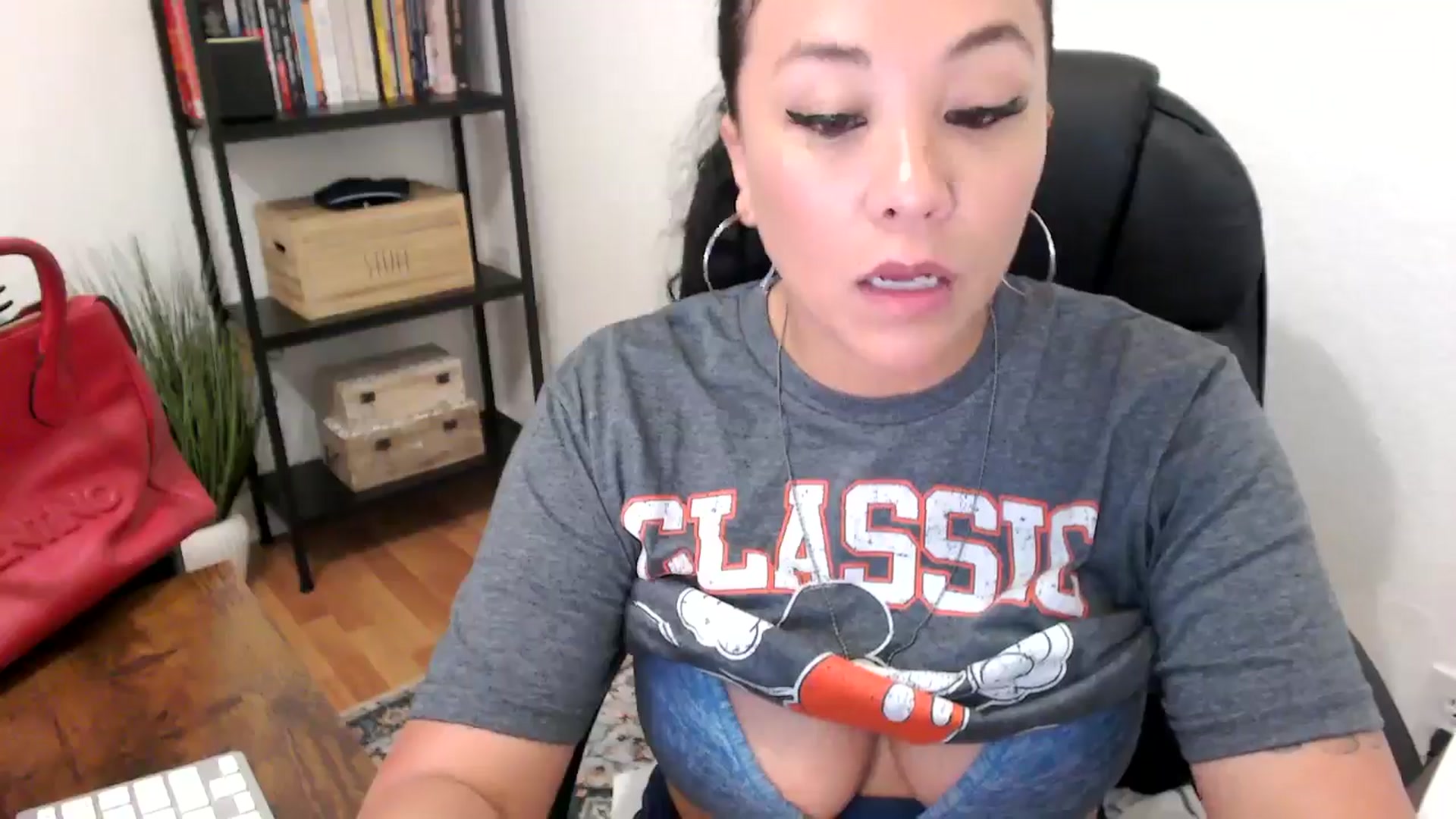 Gallery image thumbnail from MickaylaMoon's myfreecams stream on, 07/22/2024, 20:05 image 8 of 20