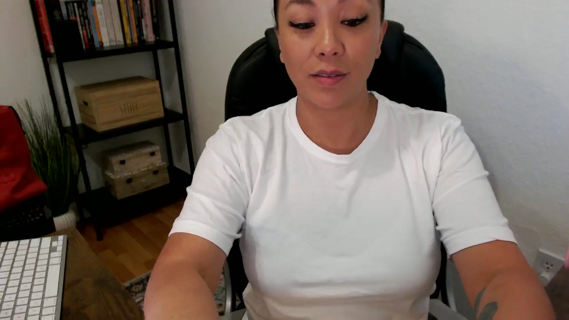Gallery image thumbnail from MickaylaMoon's myfreecams stream on, 07/23/2024, 14:33 image 13 of 20