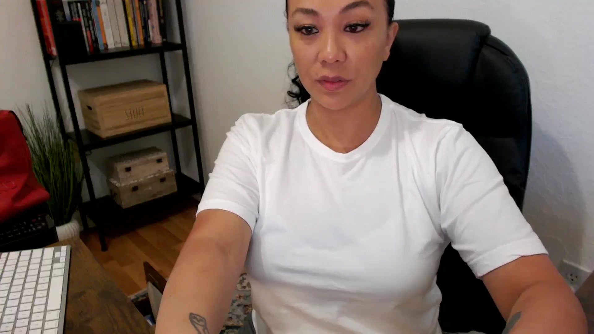 Gallery image thumbnail from MickaylaMoon's myfreecams stream on, 07/23/2024, 14:33 image 4 of 20